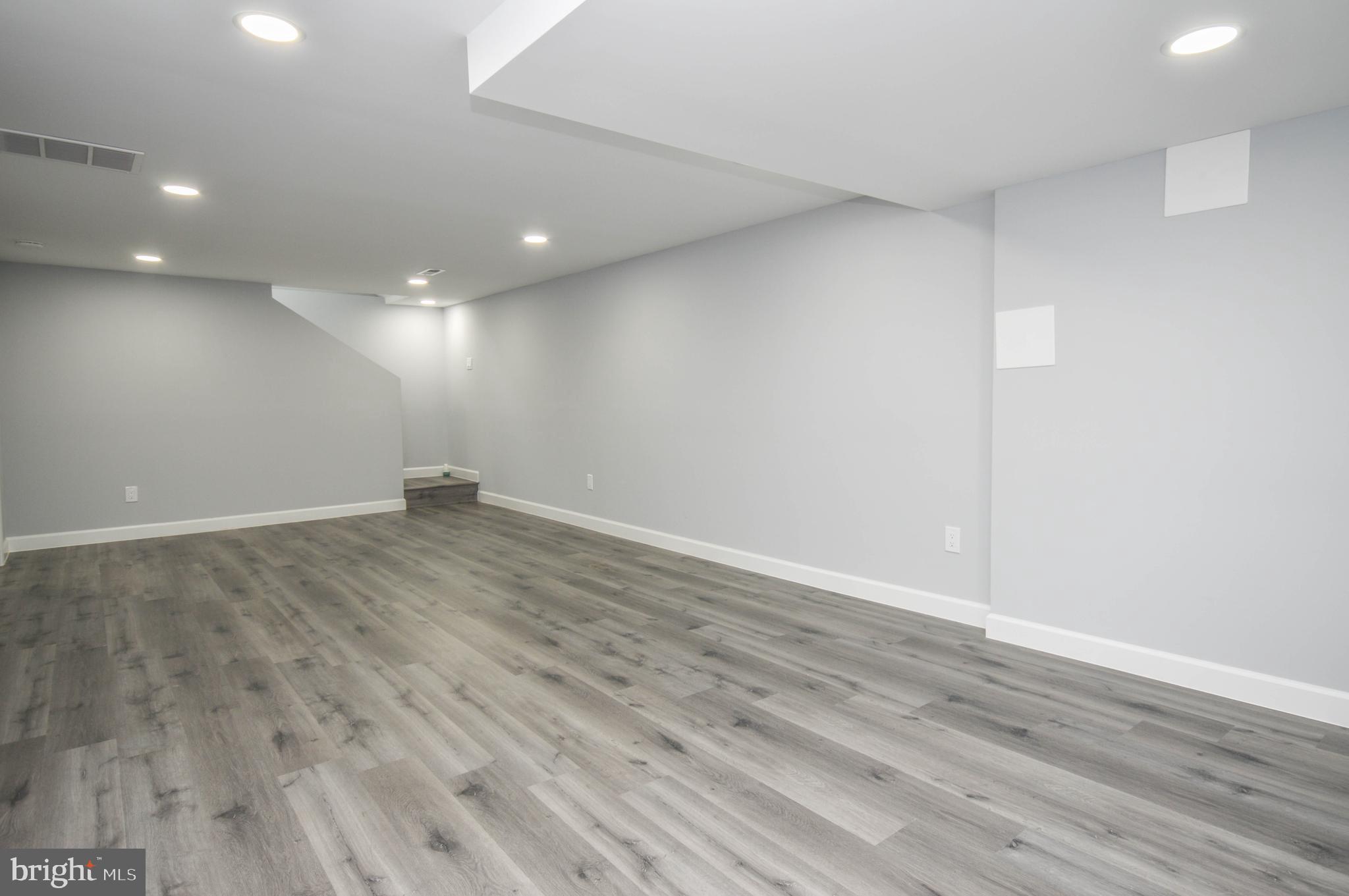 LANHAM WOODS - Residential