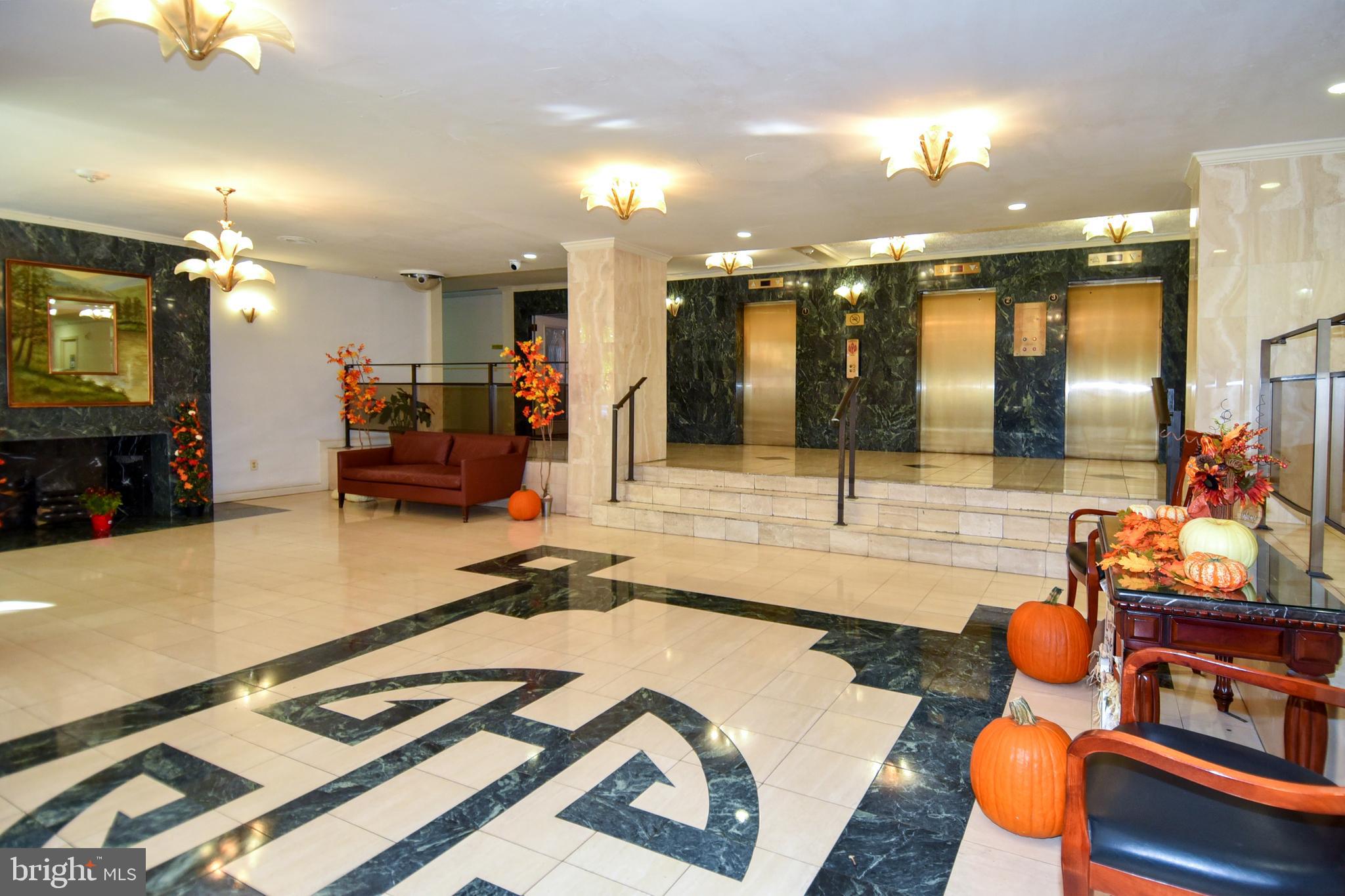 RIVER PLACE NORTH - Residential