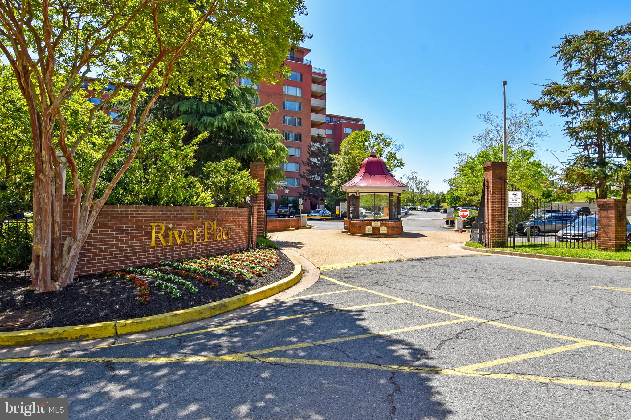 RIVER PLACE NORTH - Residential