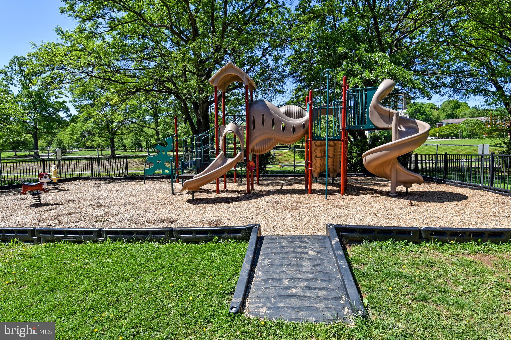 RIVER PLACE NORTH - Residential