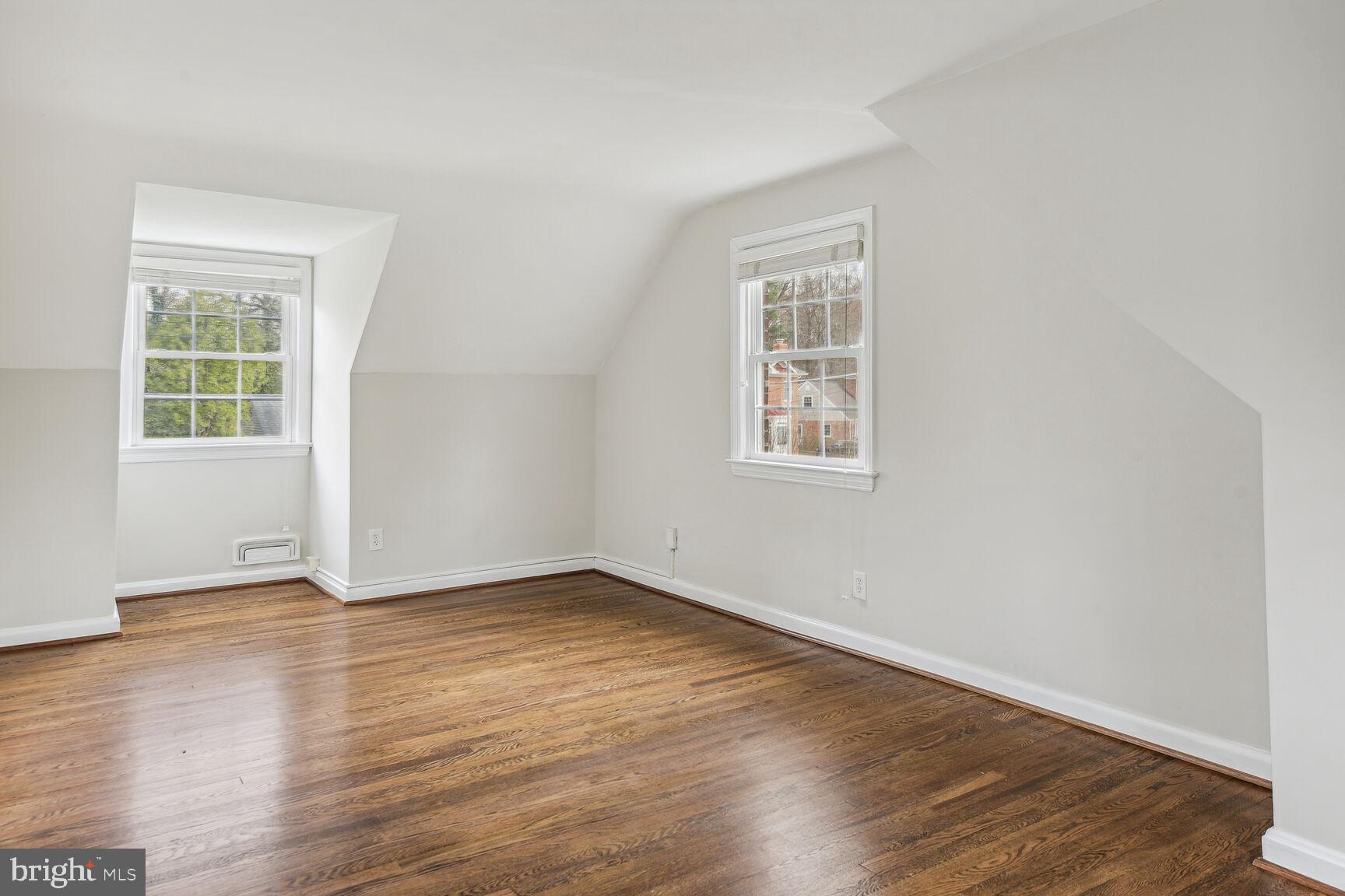 SLEEPY HOLLOW - Residential Lease