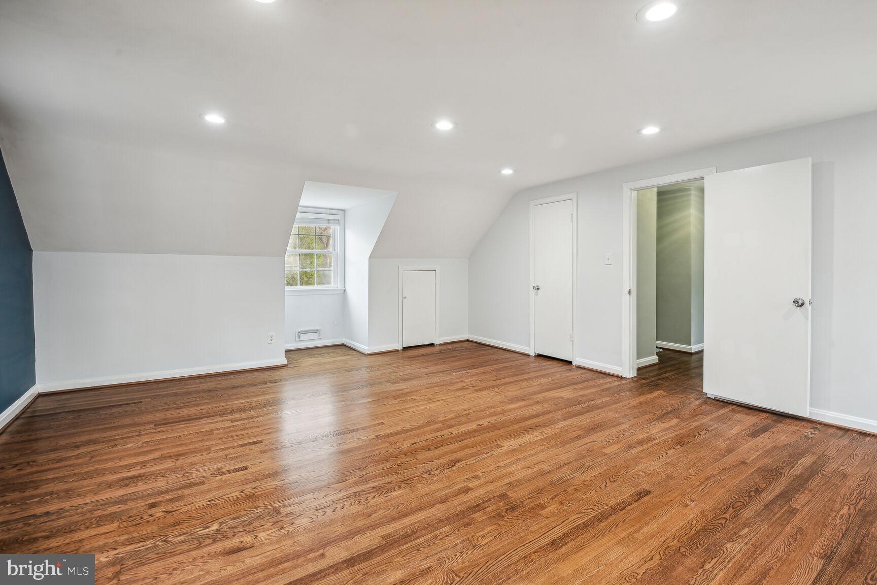 SLEEPY HOLLOW - Residential Lease