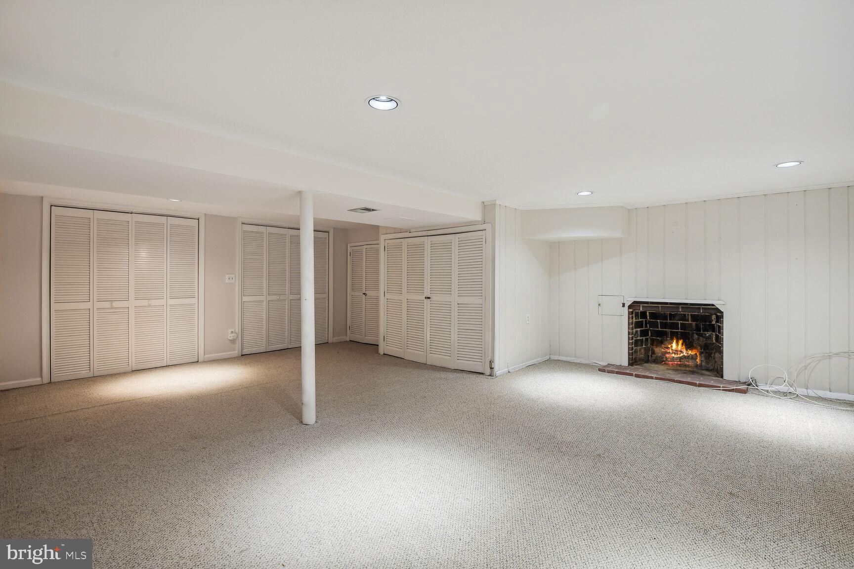 SLEEPY HOLLOW - Residential Lease