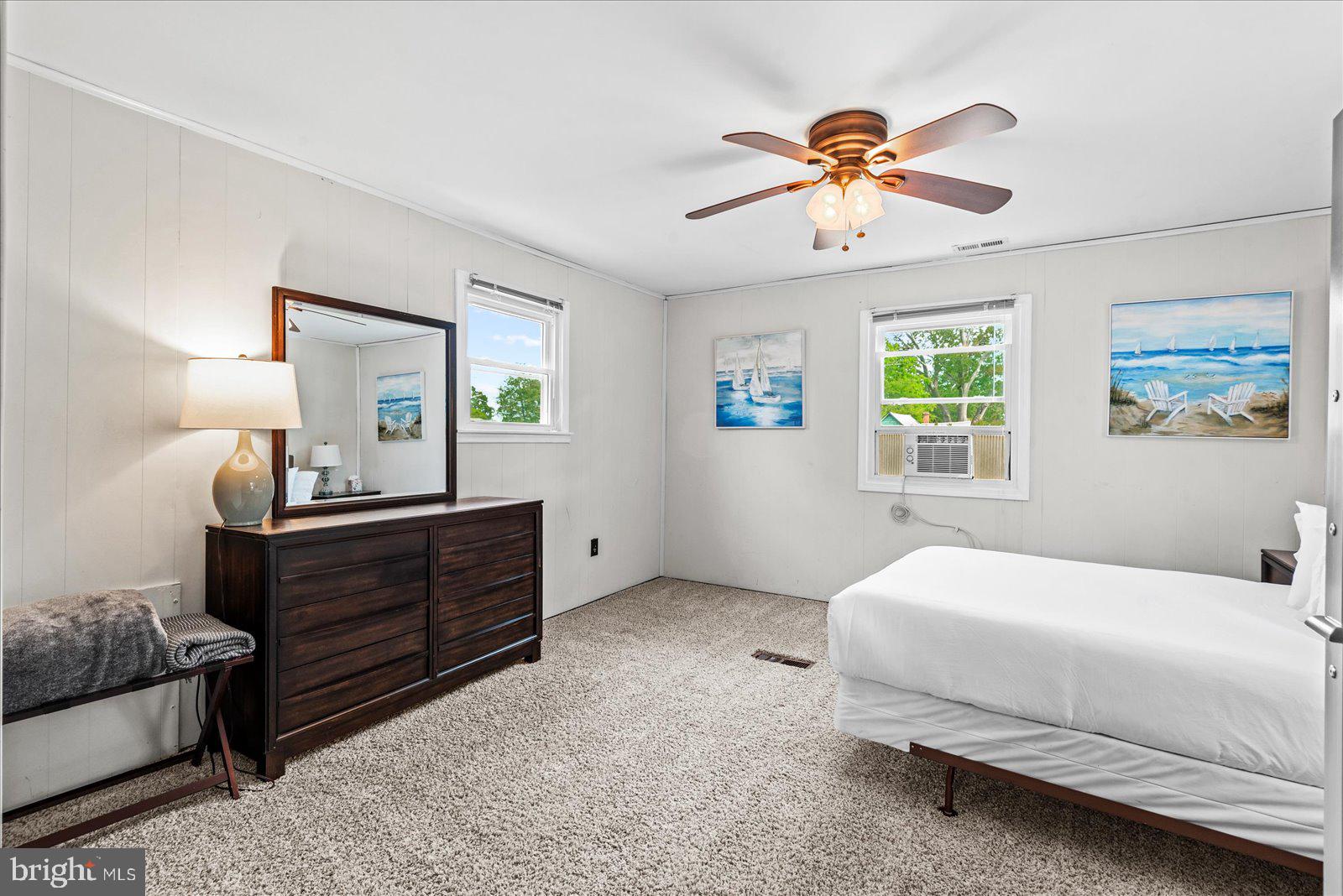 COLONIAL BEACH - Residential