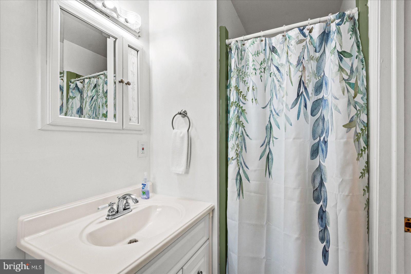 COLONIAL BEACH - Residential