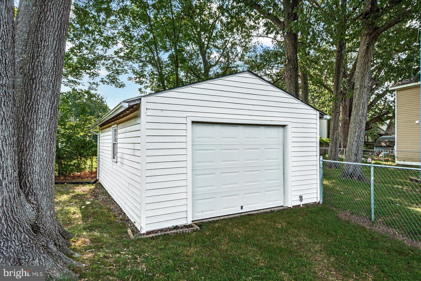 COLONIAL BEACH - Residential