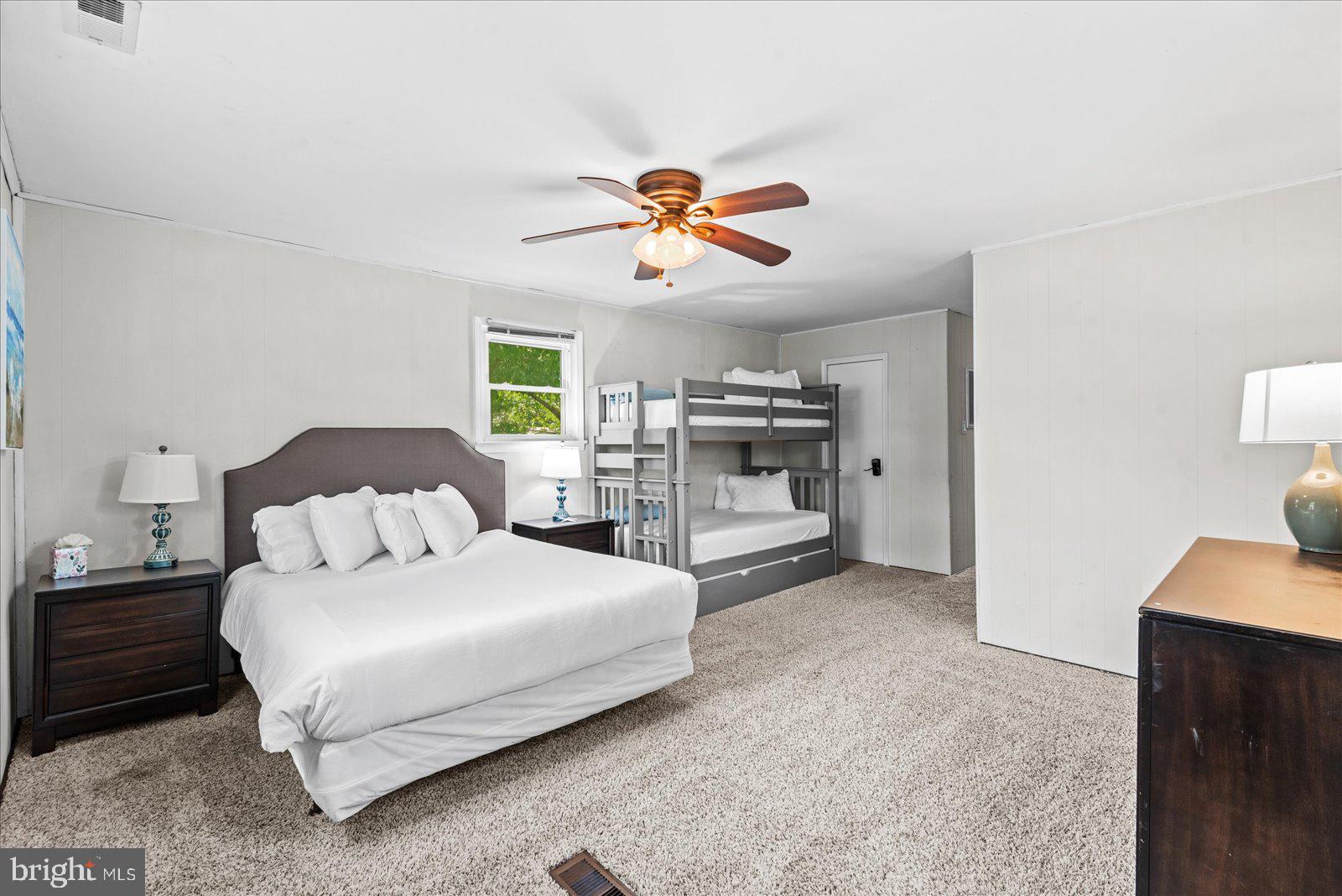 COLONIAL BEACH - Residential