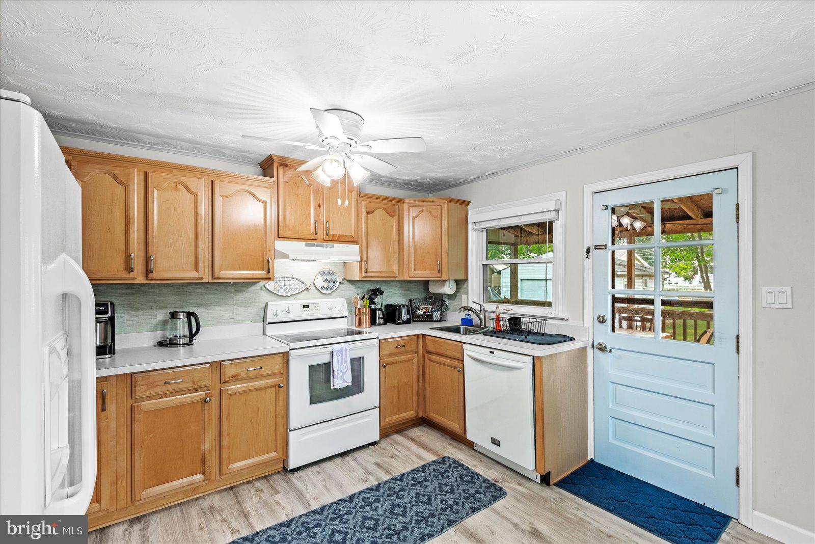 COLONIAL BEACH - Residential