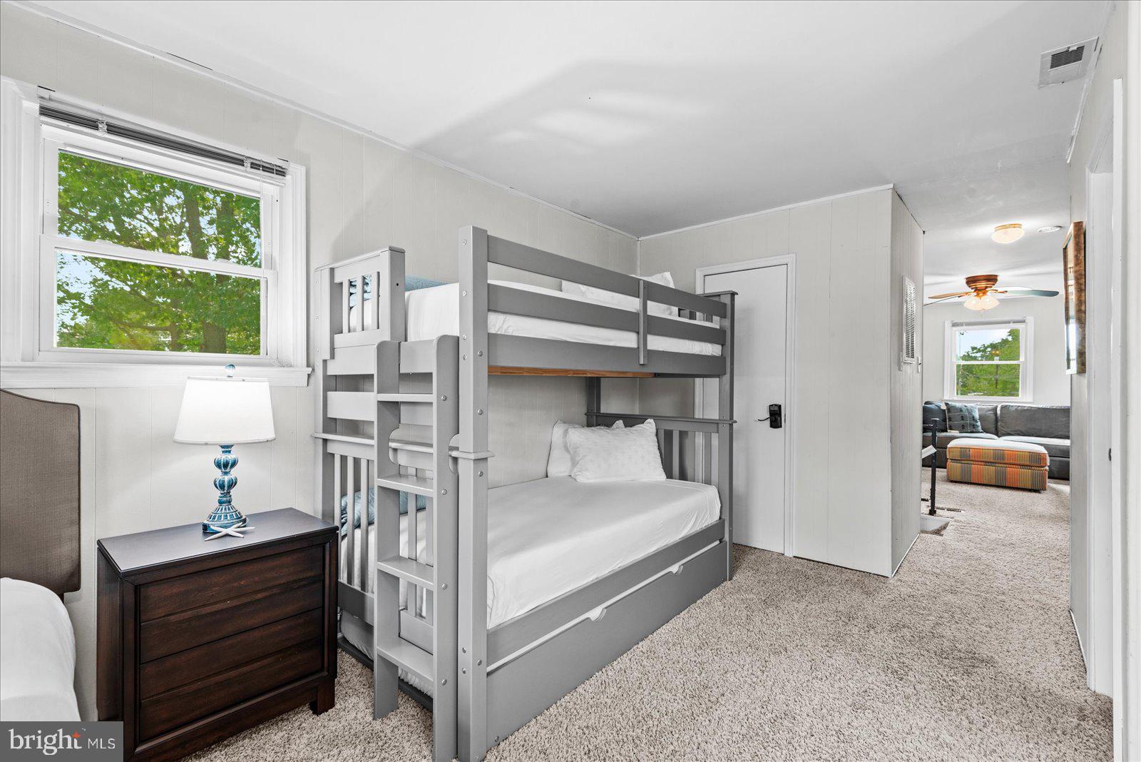 COLONIAL BEACH - Residential