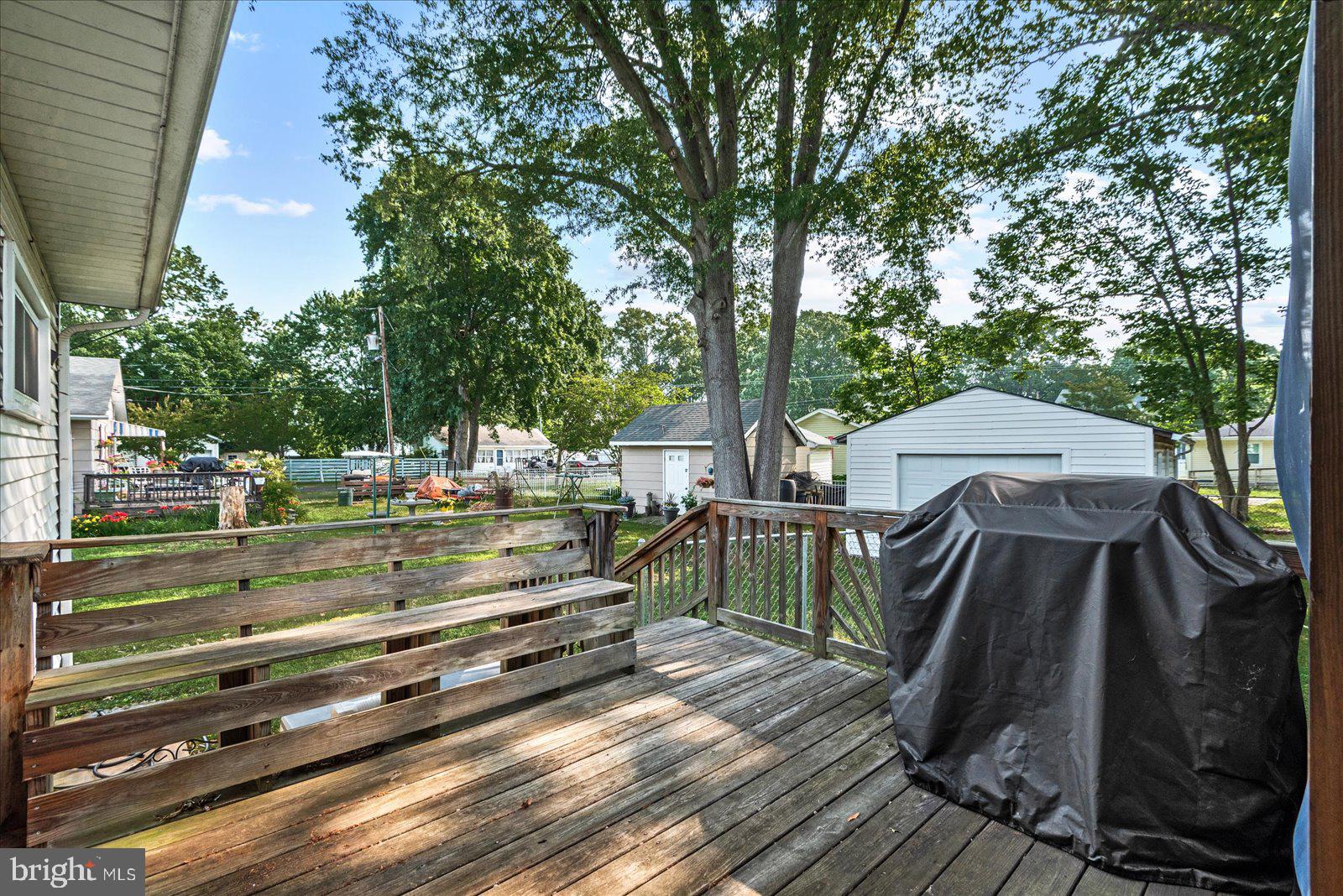 COLONIAL BEACH - Residential