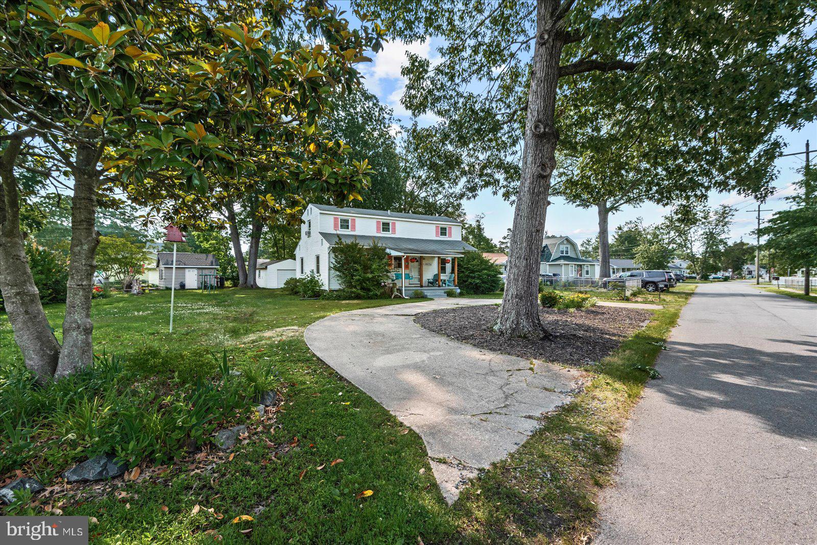 COLONIAL BEACH - Residential