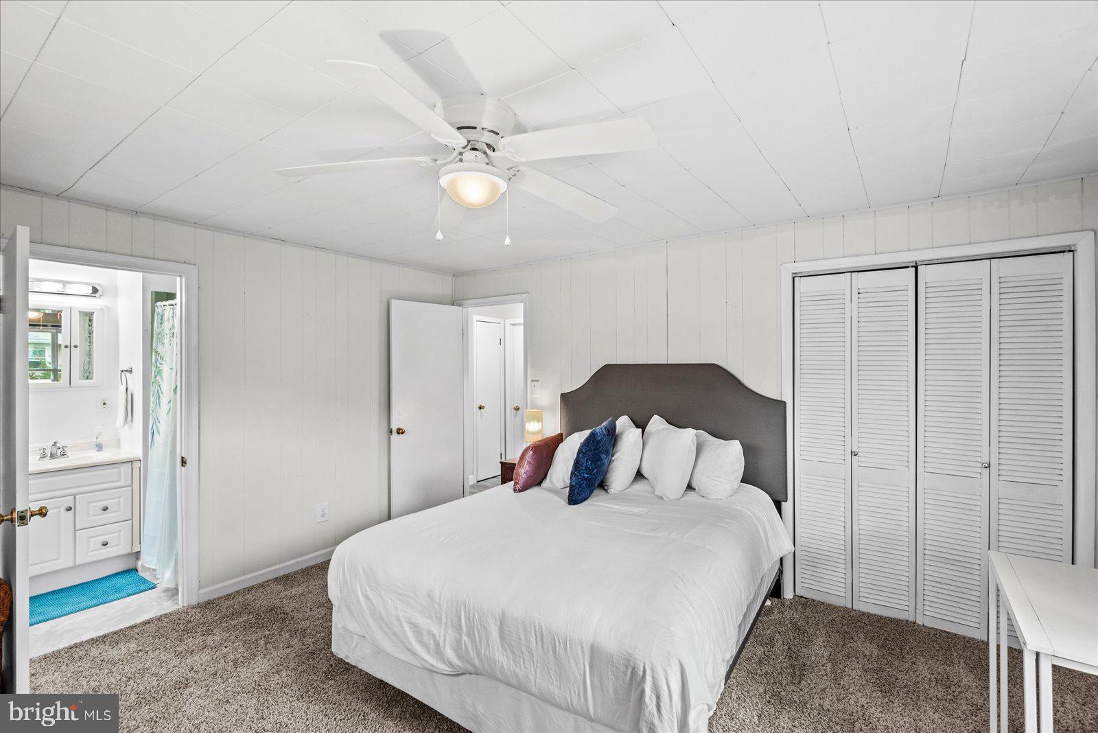 COLONIAL BEACH - Residential