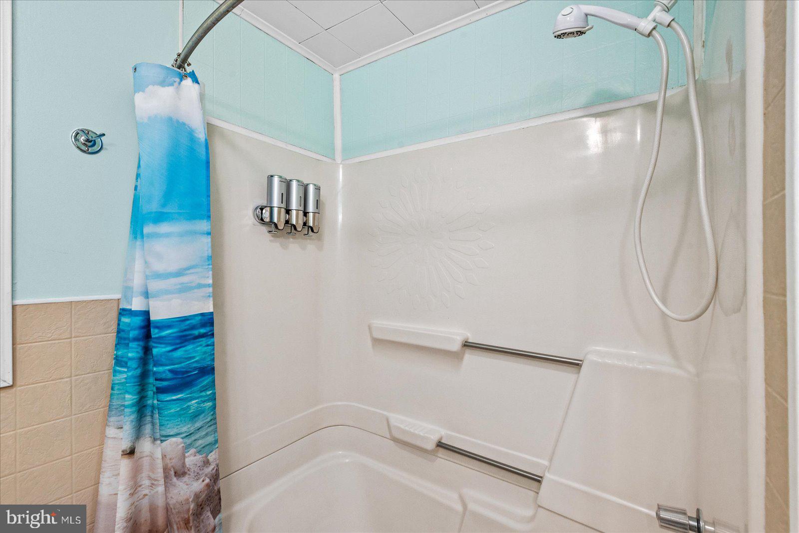 COLONIAL BEACH - Residential