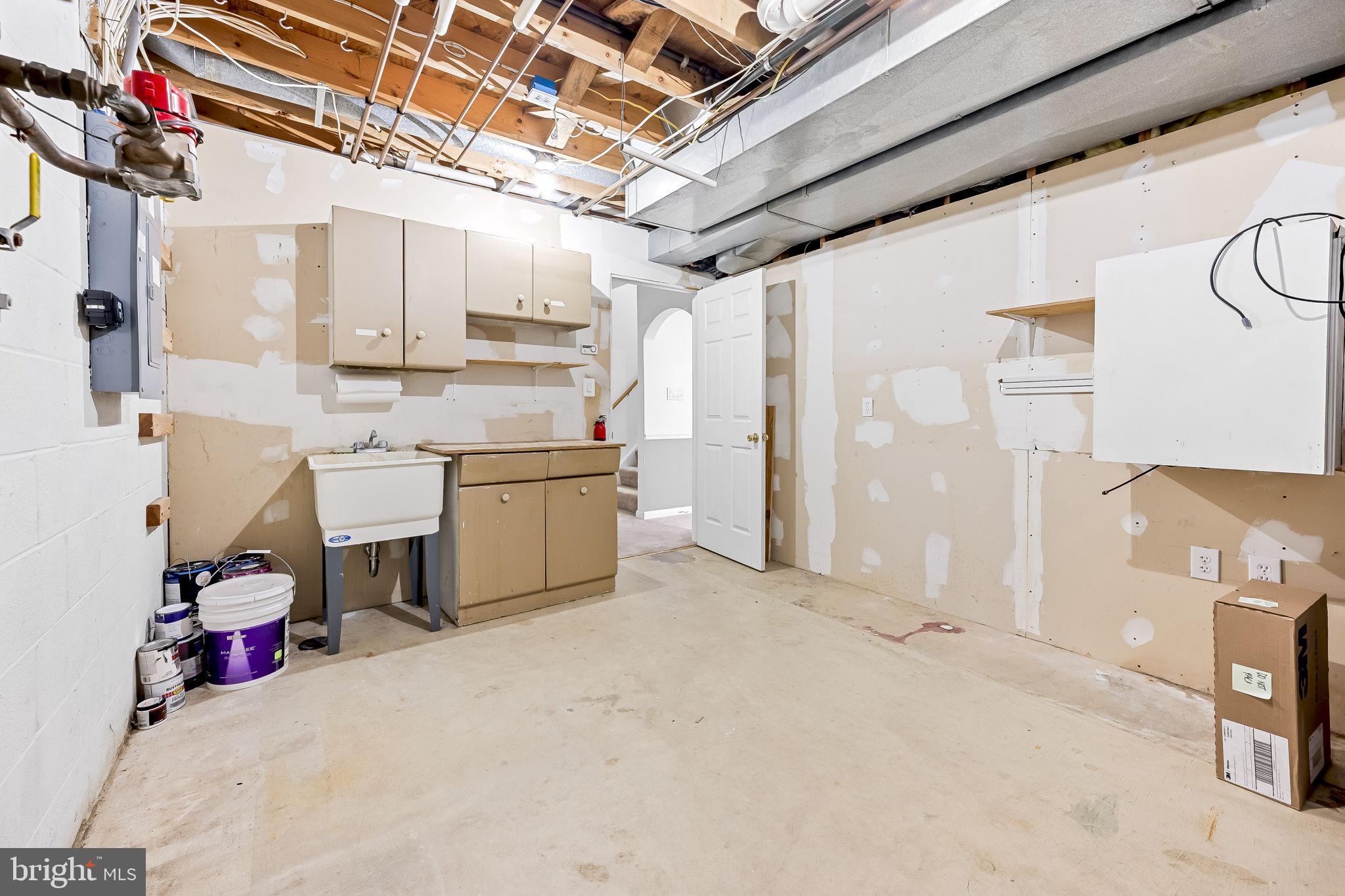 AMYCLAE ESTATES - Residential Lease