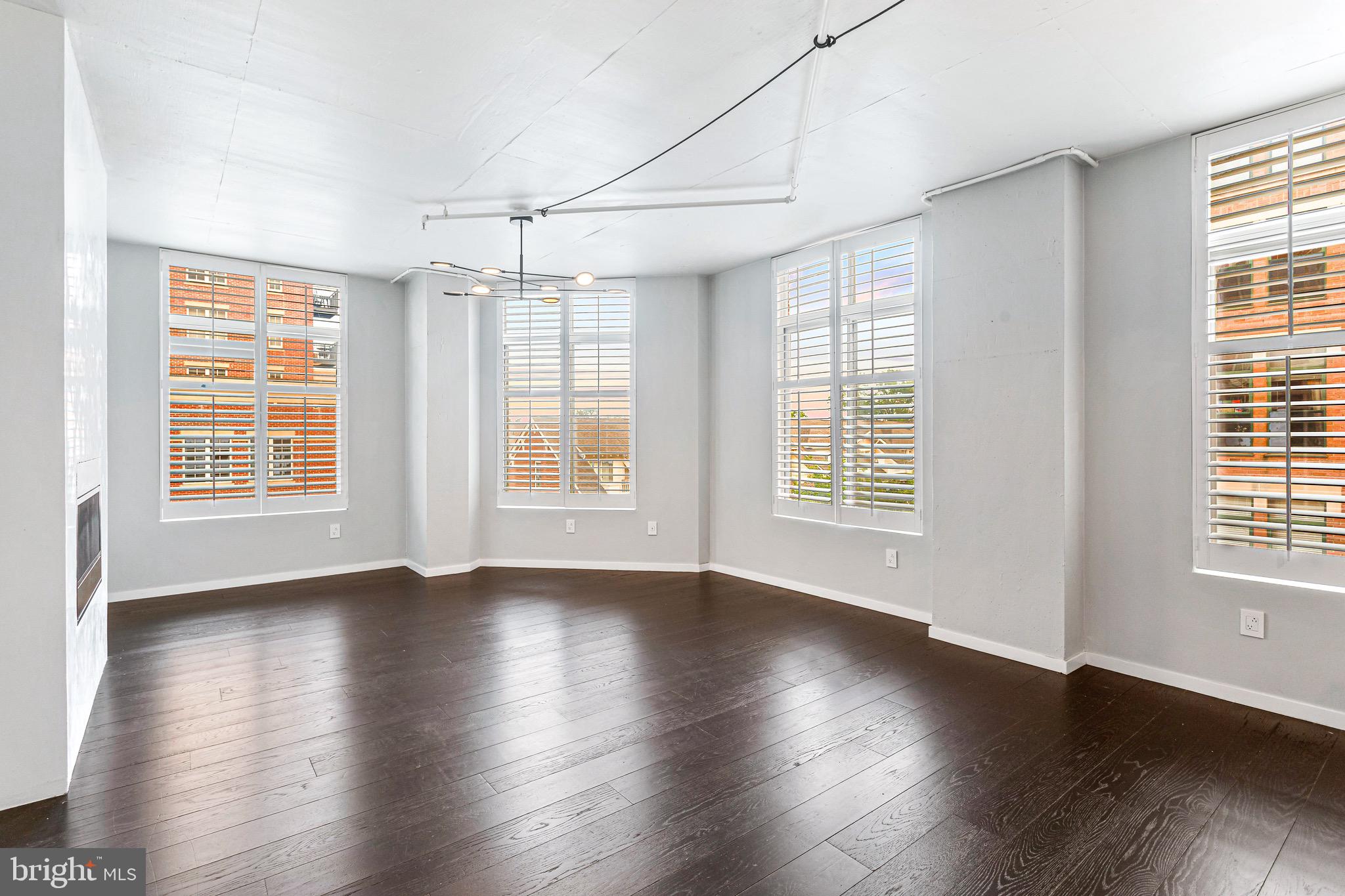 STATION SQUARE - Residential Lease