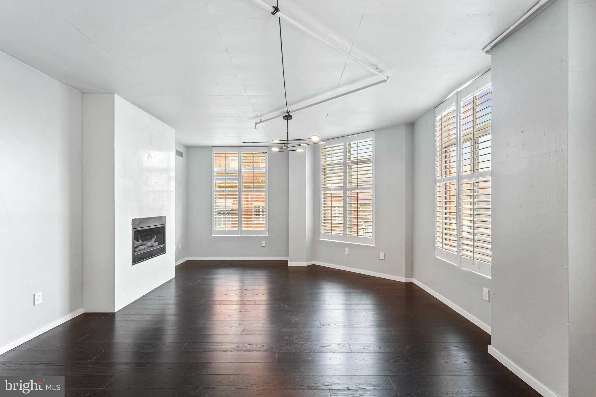 STATION SQUARE - Residential Lease