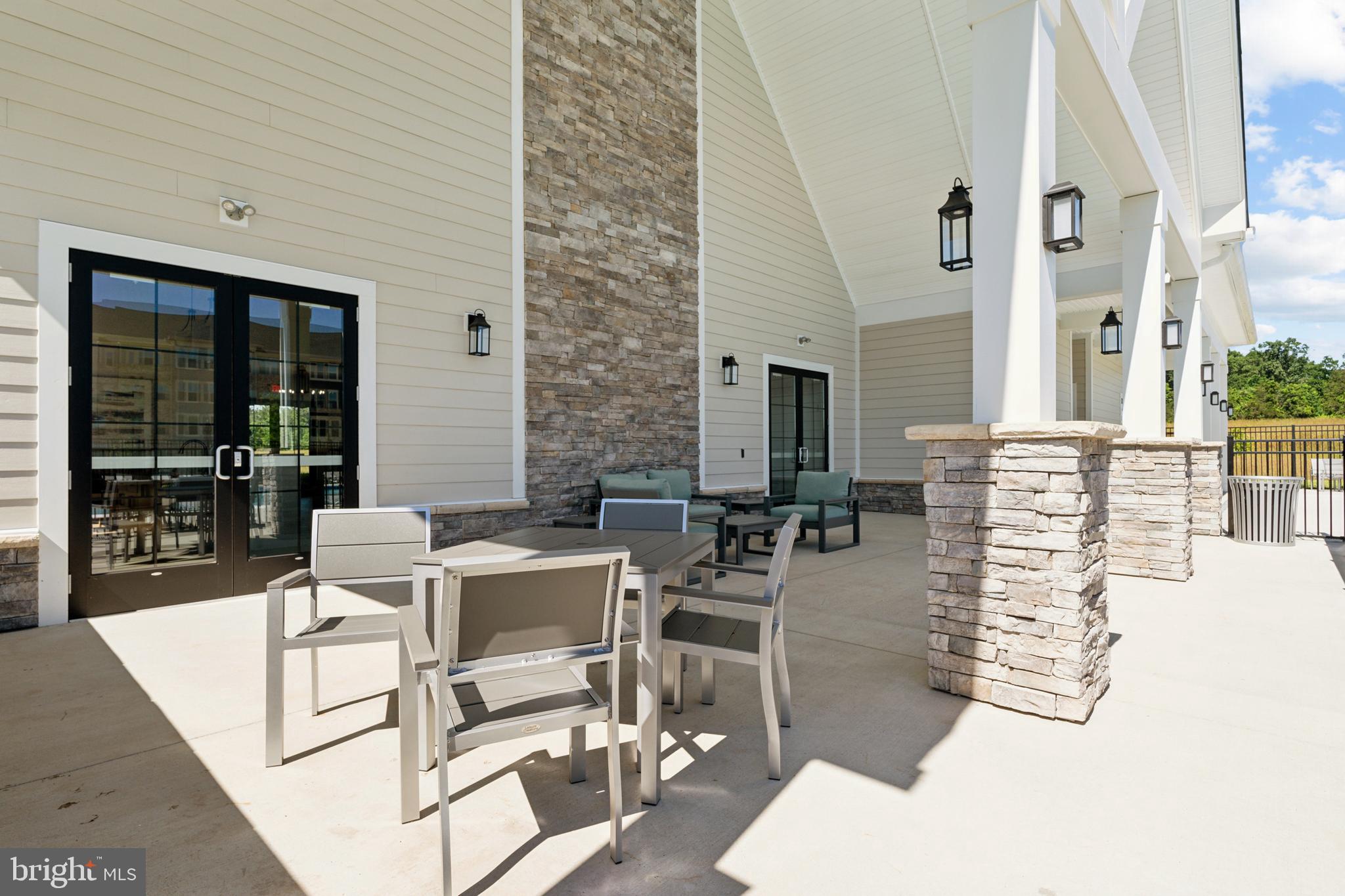 ARCOLA TOWN CENTER - Residential