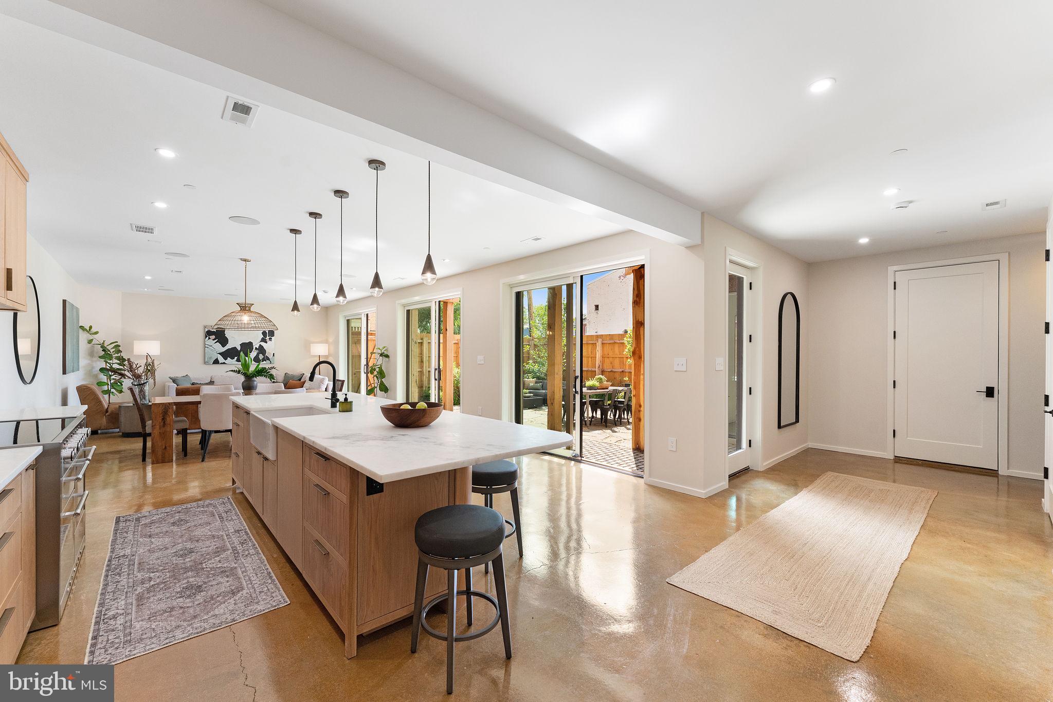 21 OVERBECK ALLEY NE