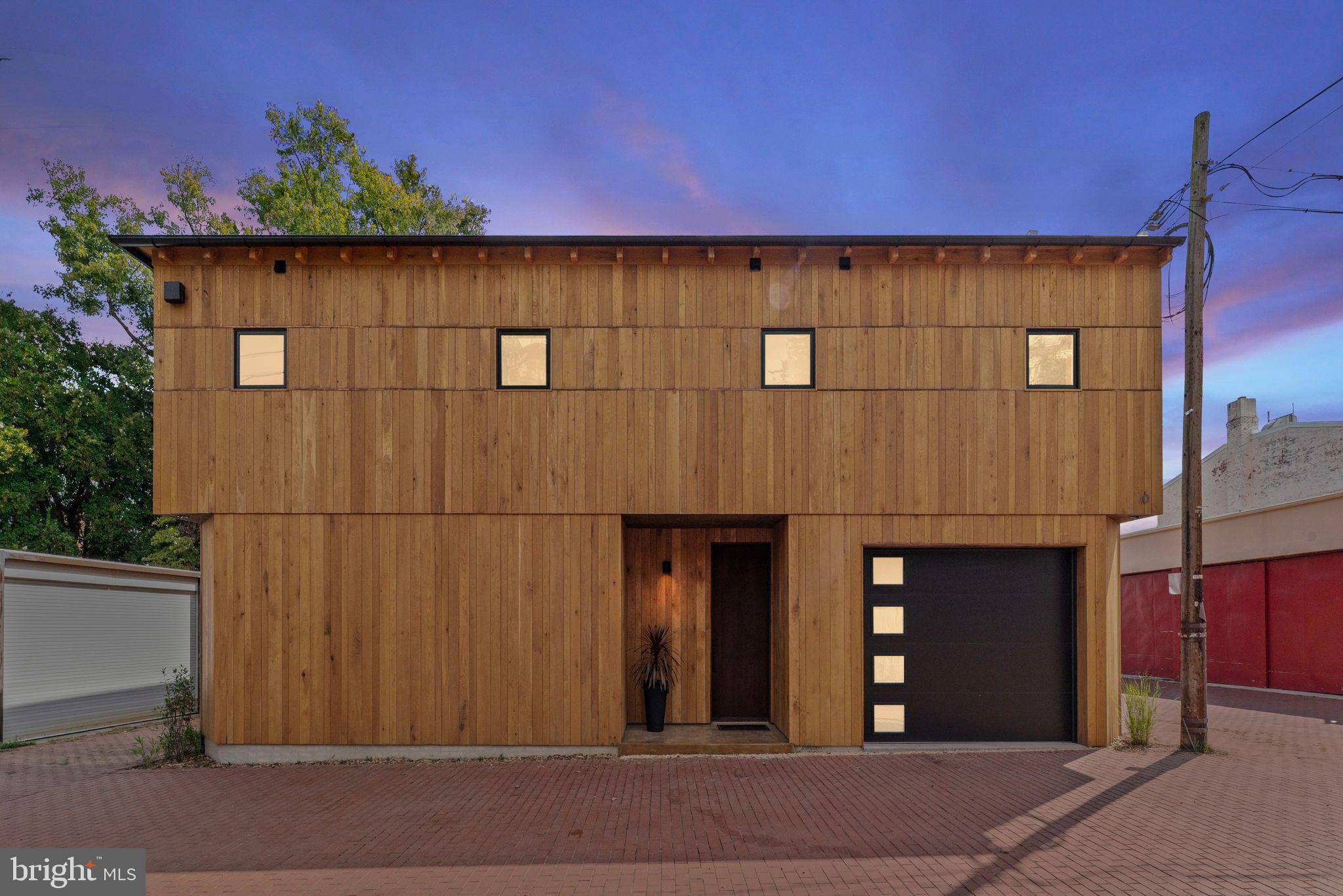 21 OVERBECK ALLEY NE