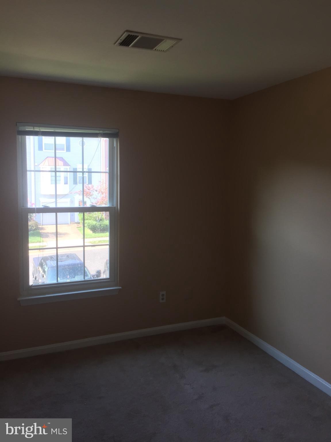 ASHBURN FARM - Residential Lease