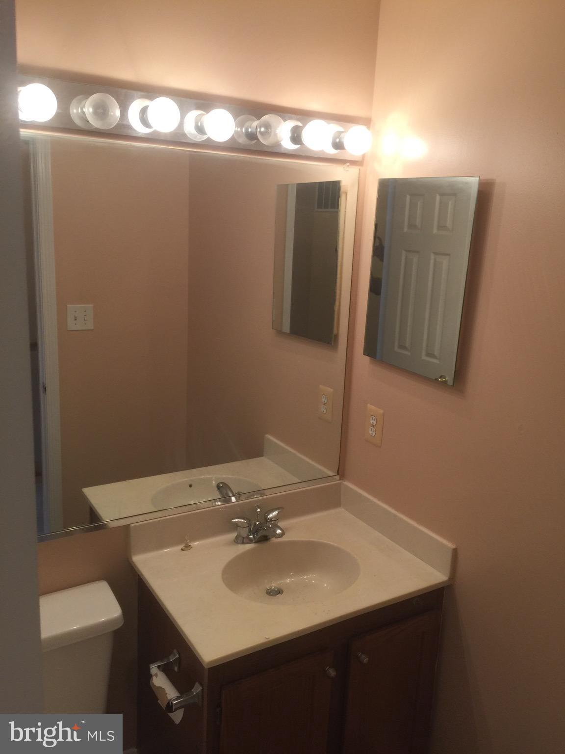 ASHBURN FARM - Residential Lease