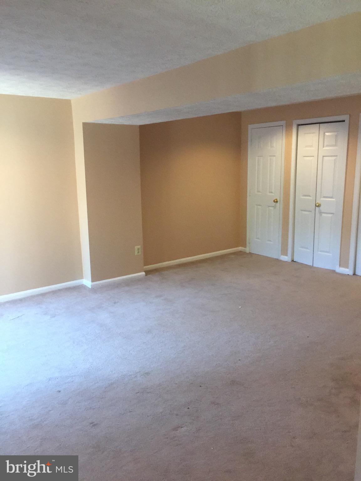 ASHBURN FARM - Residential Lease