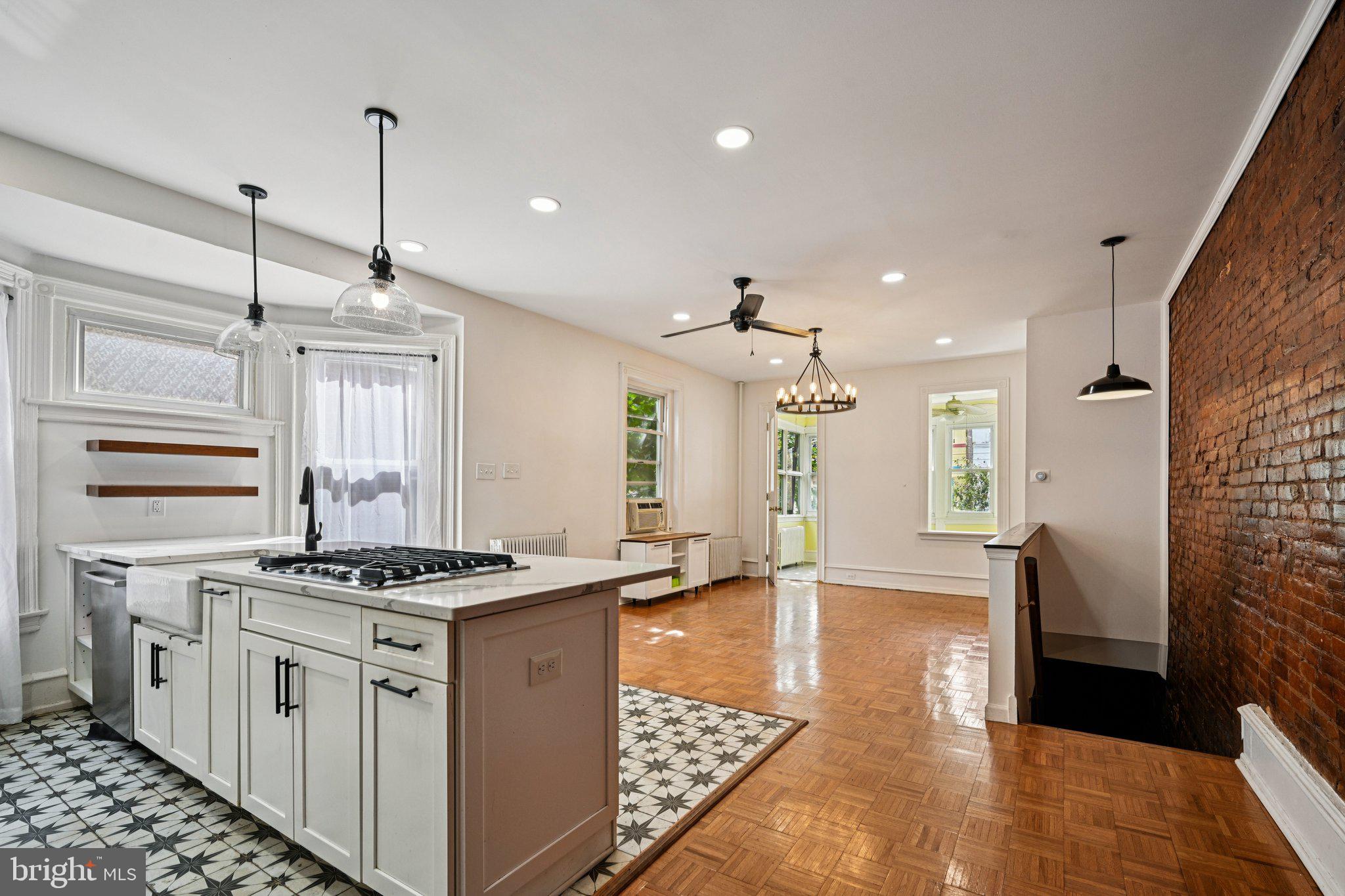 UNIVERSITY CITY - Residential