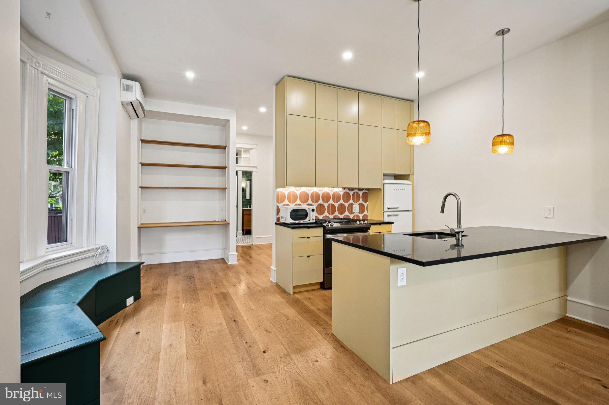 UNIVERSITY CITY - Residential