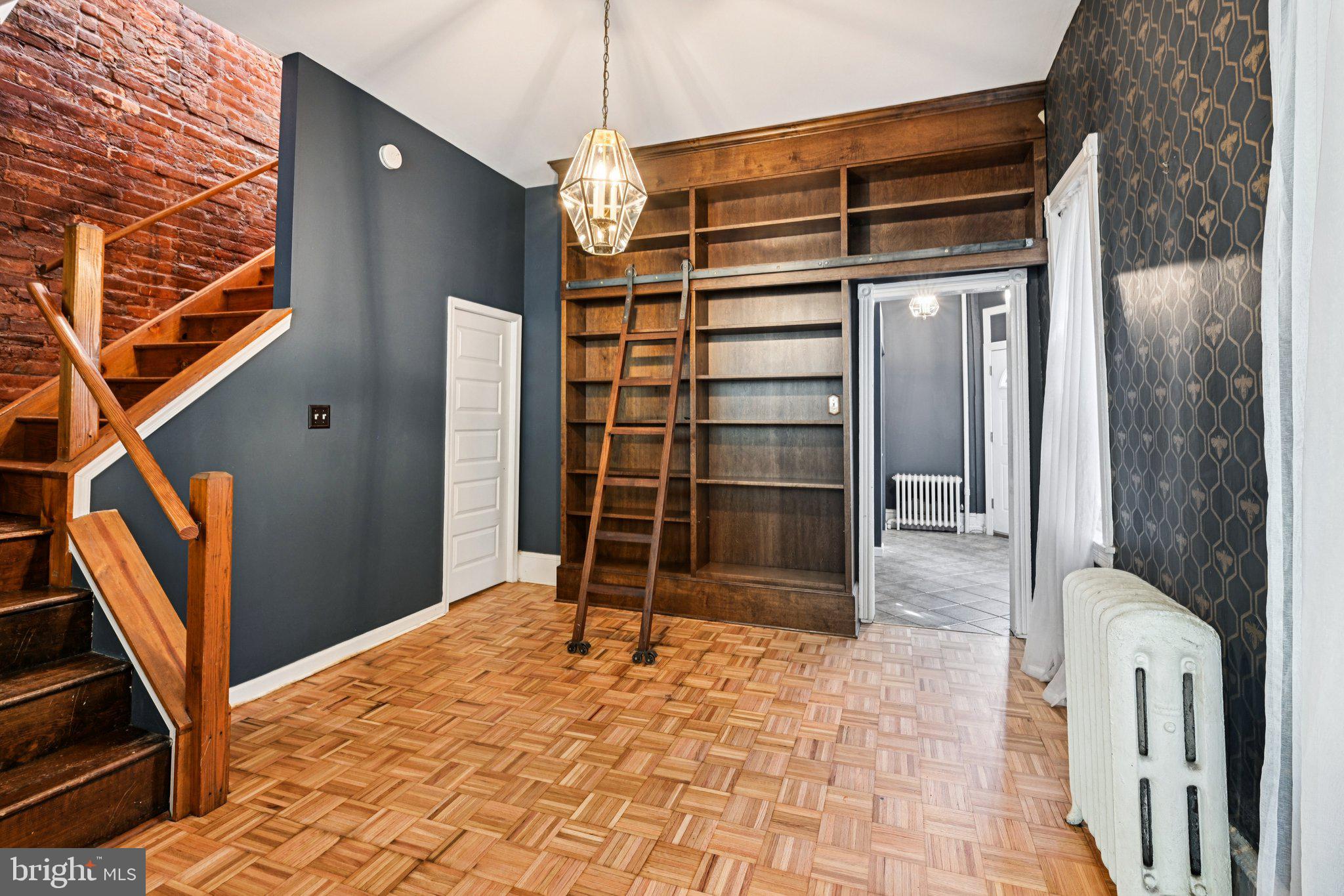 UNIVERSITY CITY - Residential