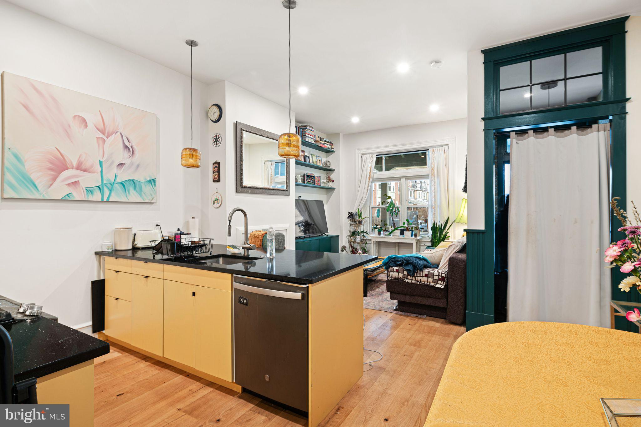 UNIVERSITY CITY - Residential