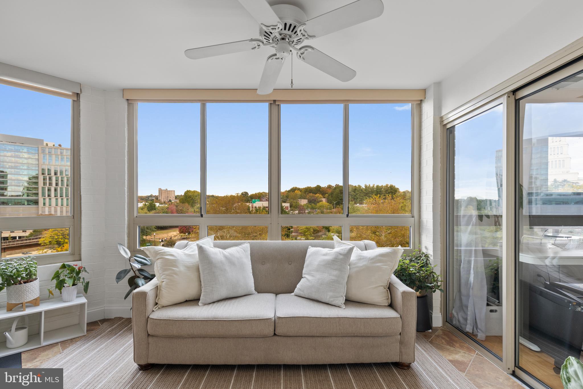 CARLYLE TOWERS CONDOMINIUM - Residential