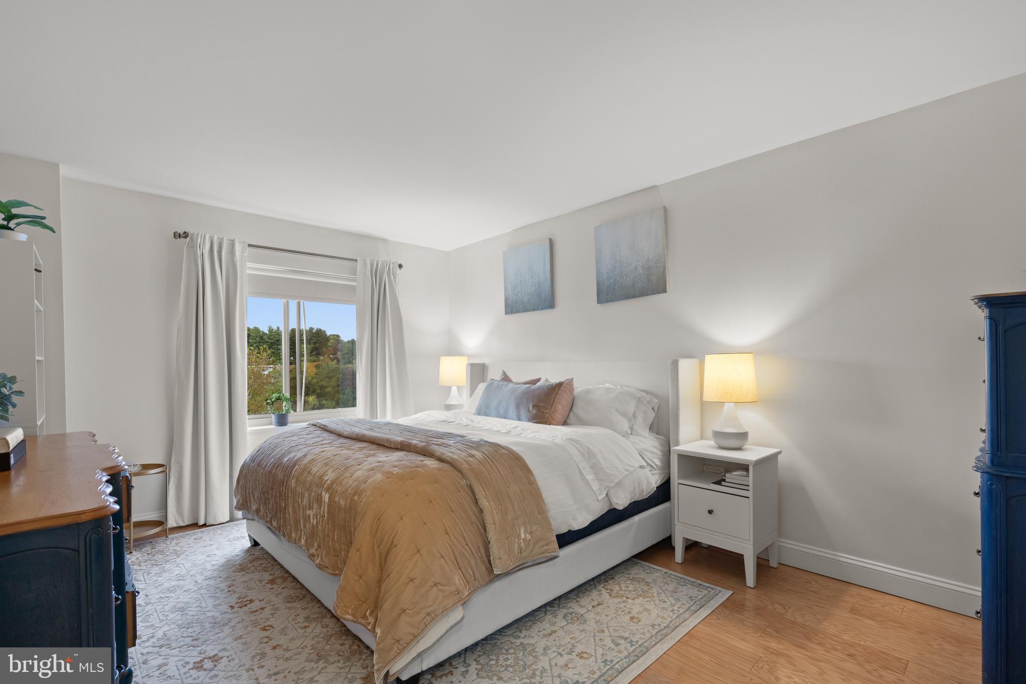 CARLYLE TOWERS CONDOMINIUM - Residential