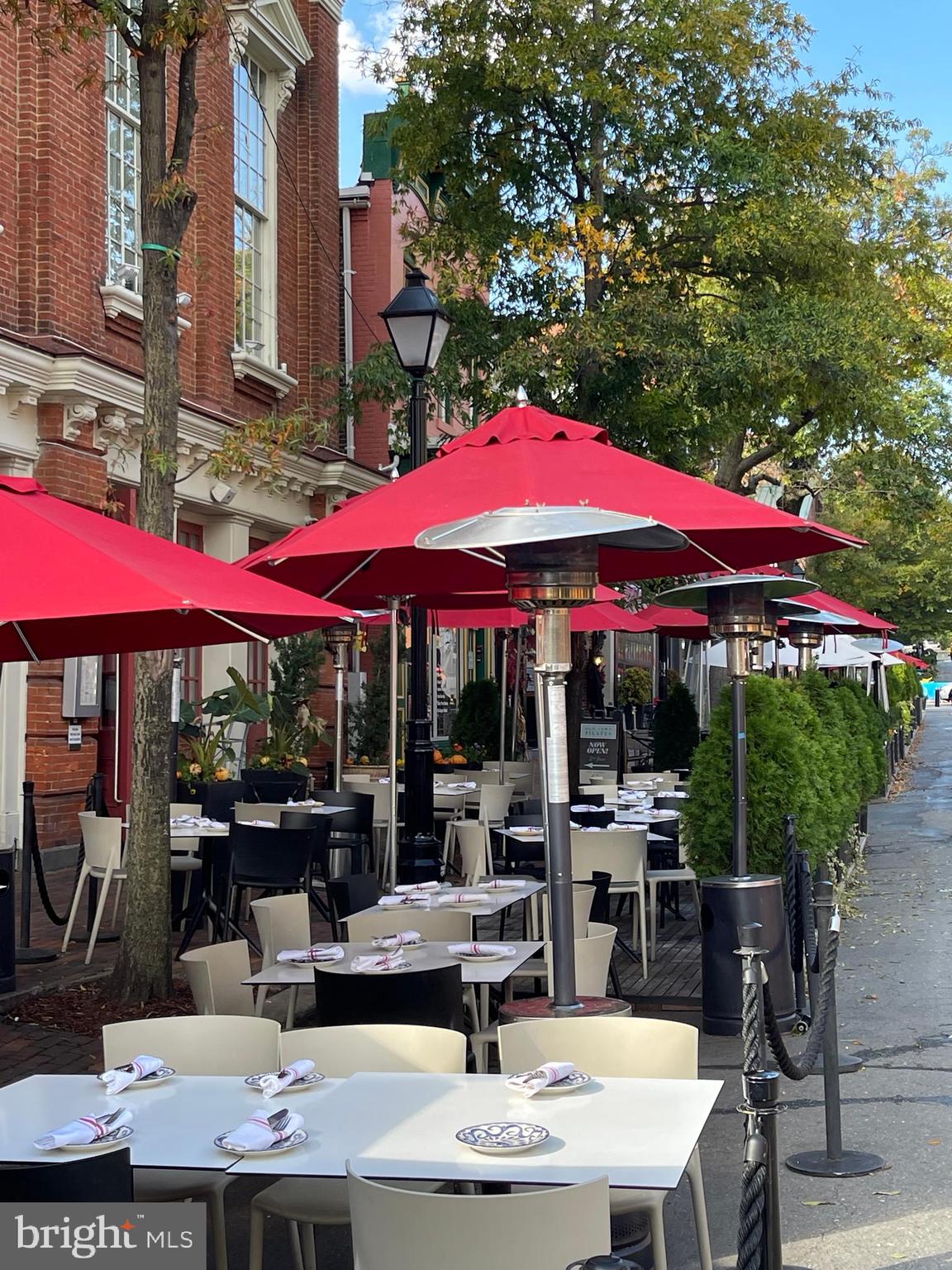 CARLYLE TOWERS CONDOMINIUM - Residential