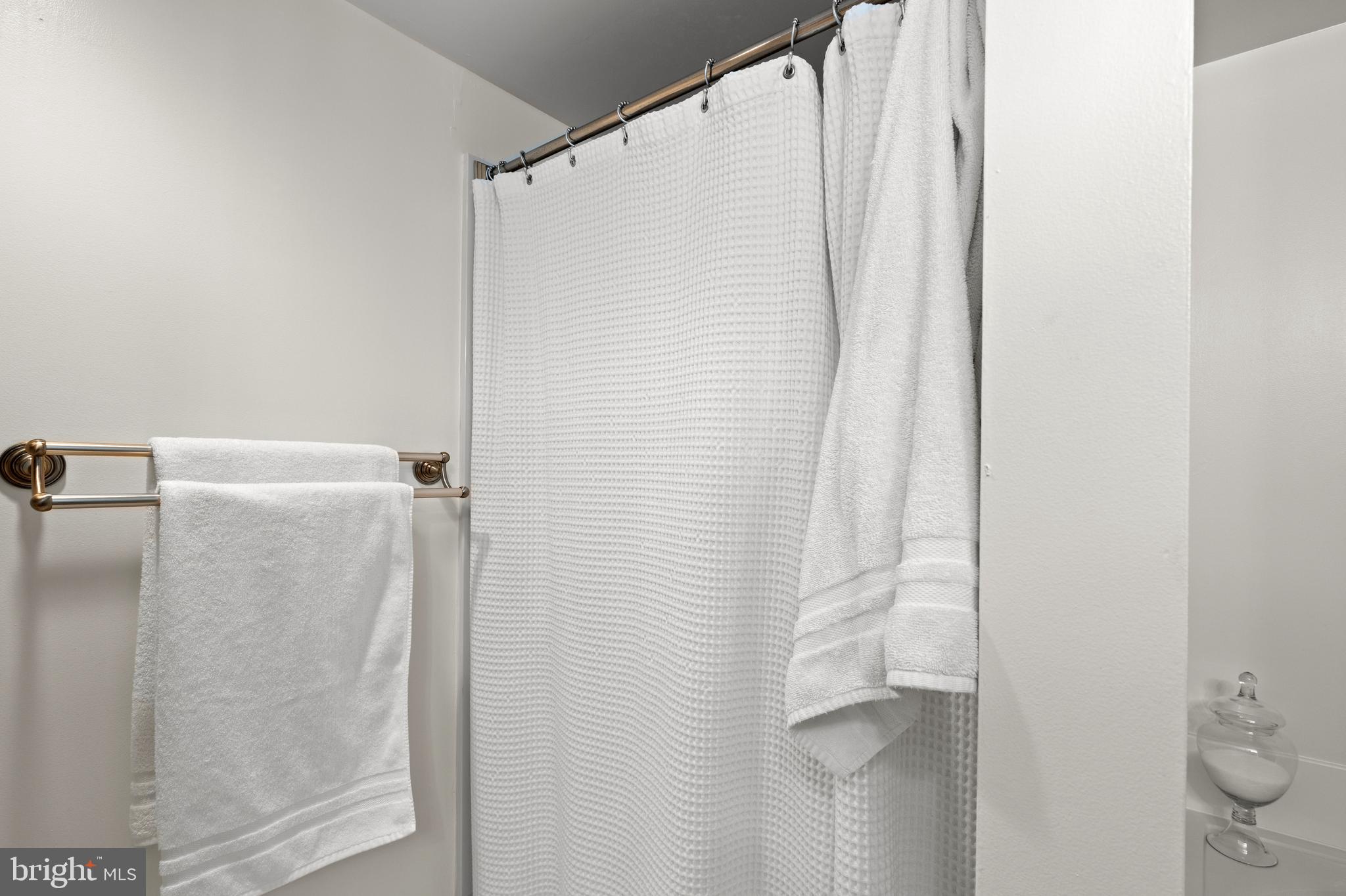 CARLYLE TOWERS CONDOMINIUM - Residential