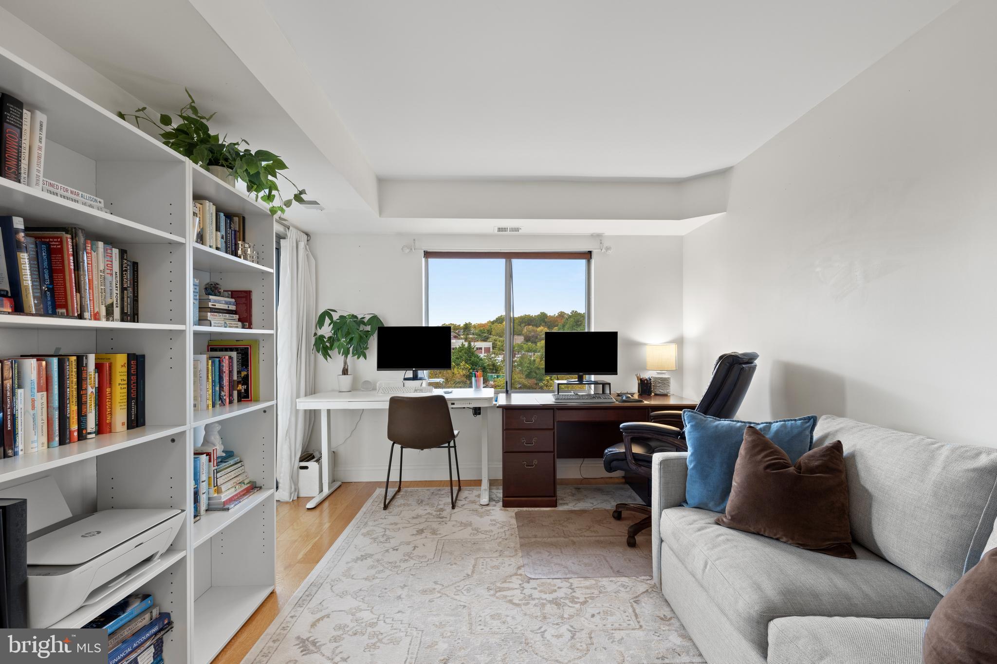 CARLYLE TOWERS CONDOMINIUM - Residential