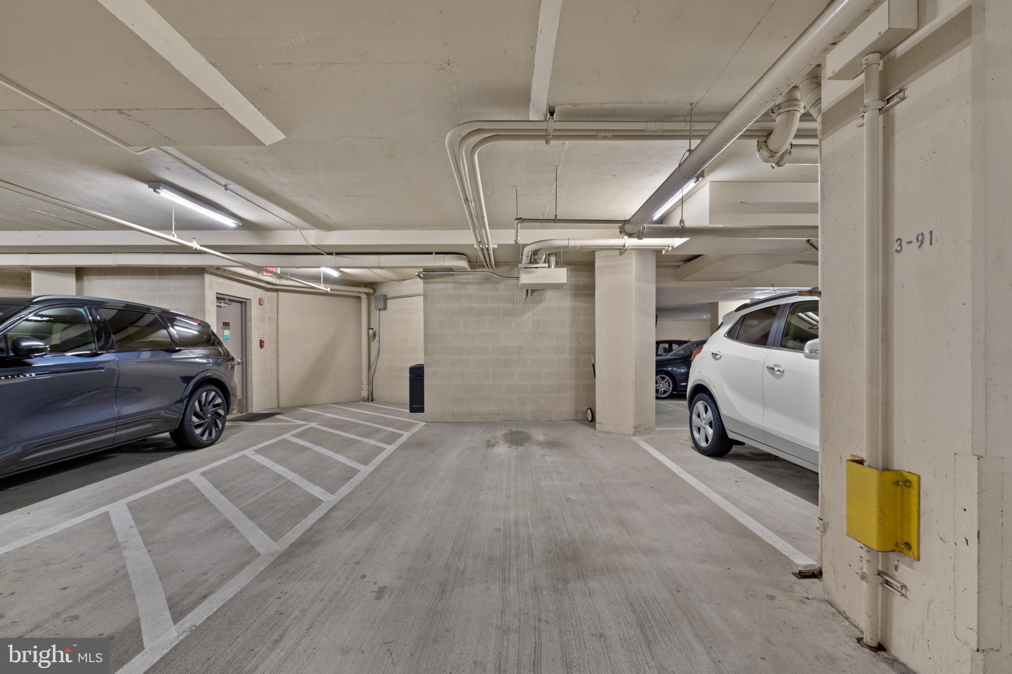 CARLYLE TOWERS CONDOMINIUM - Residential