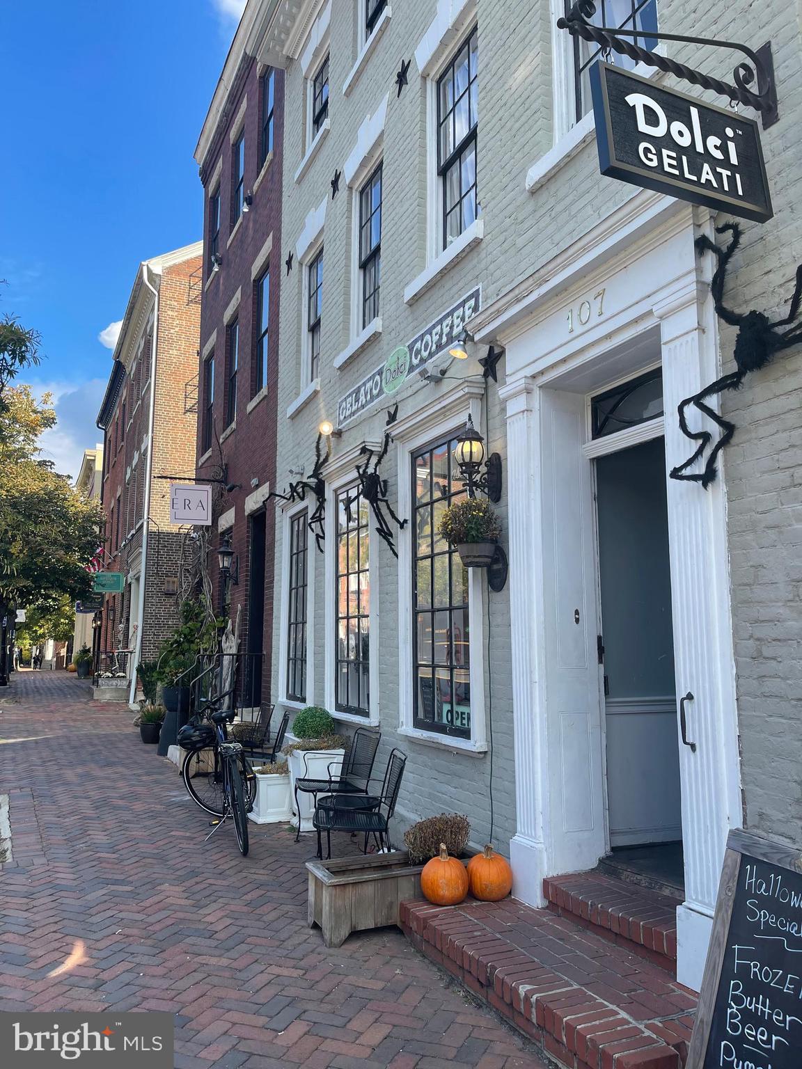 CARLYLE TOWERS CONDOMINIUM - Residential