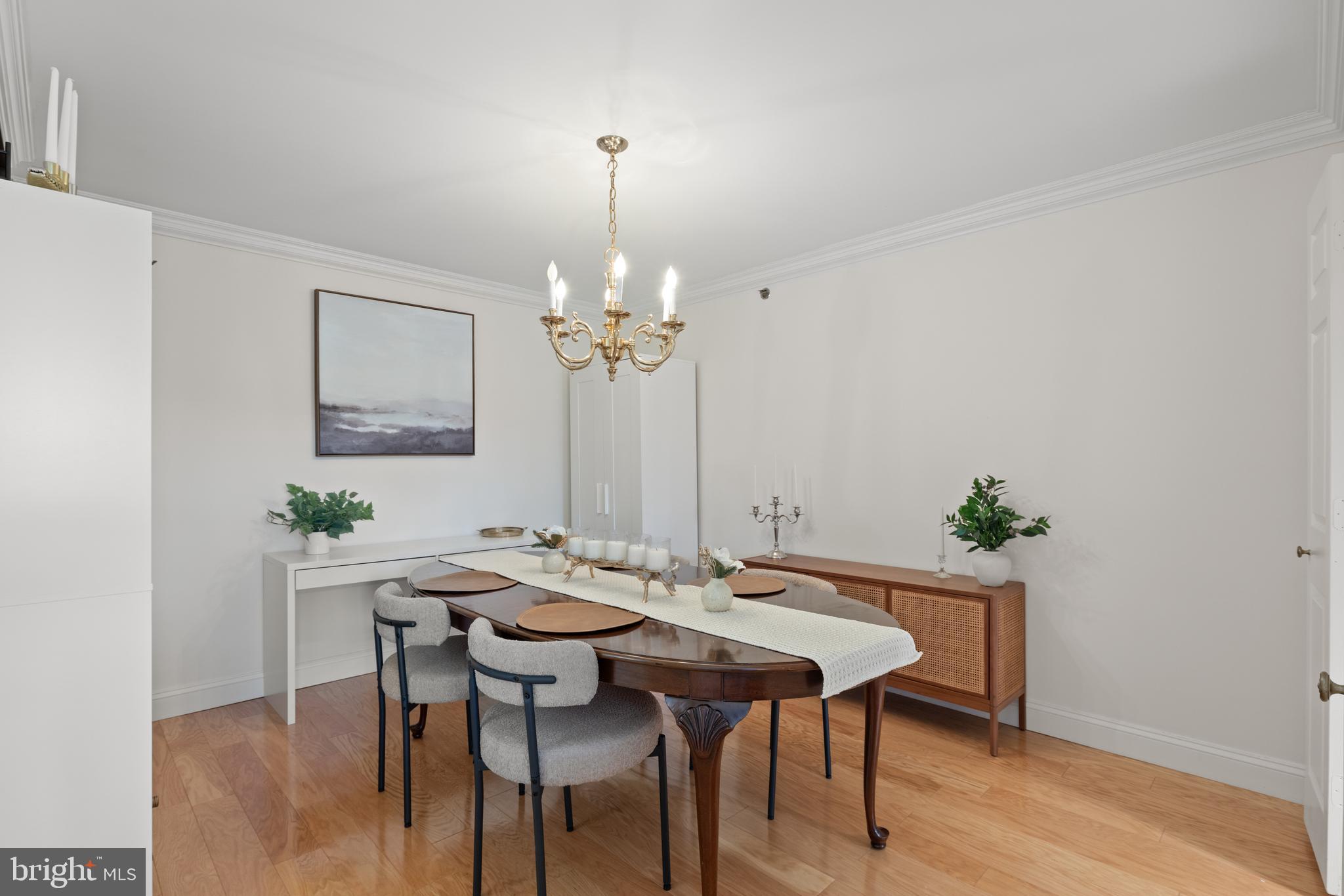 CARLYLE TOWERS CONDOMINIUM - Residential