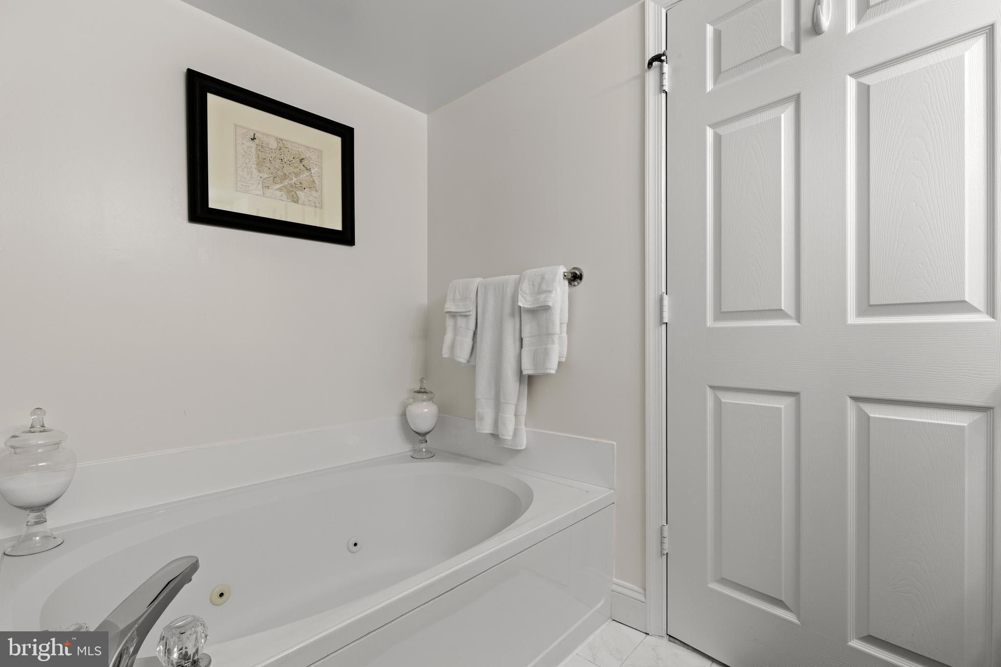 CARLYLE TOWERS CONDOMINIUM - Residential