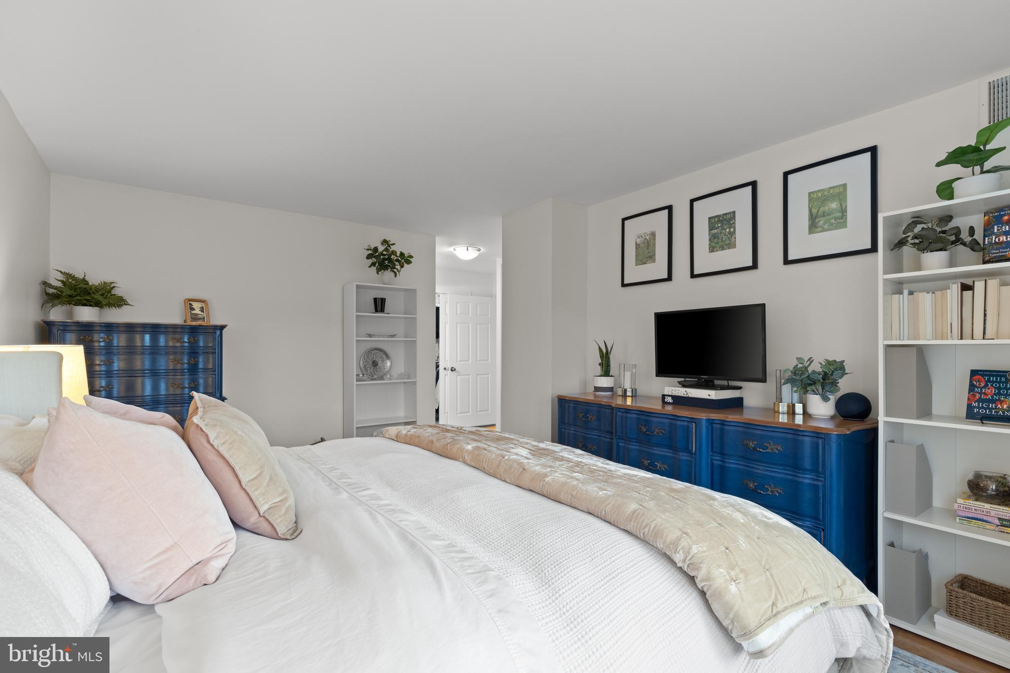 CARLYLE TOWERS CONDOMINIUM - Residential