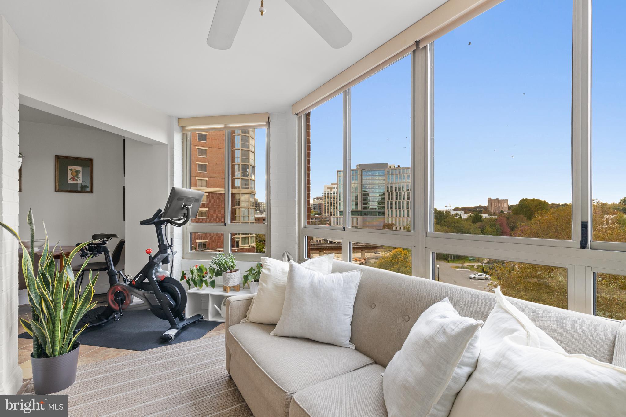 CARLYLE TOWERS CONDOMINIUM - Residential