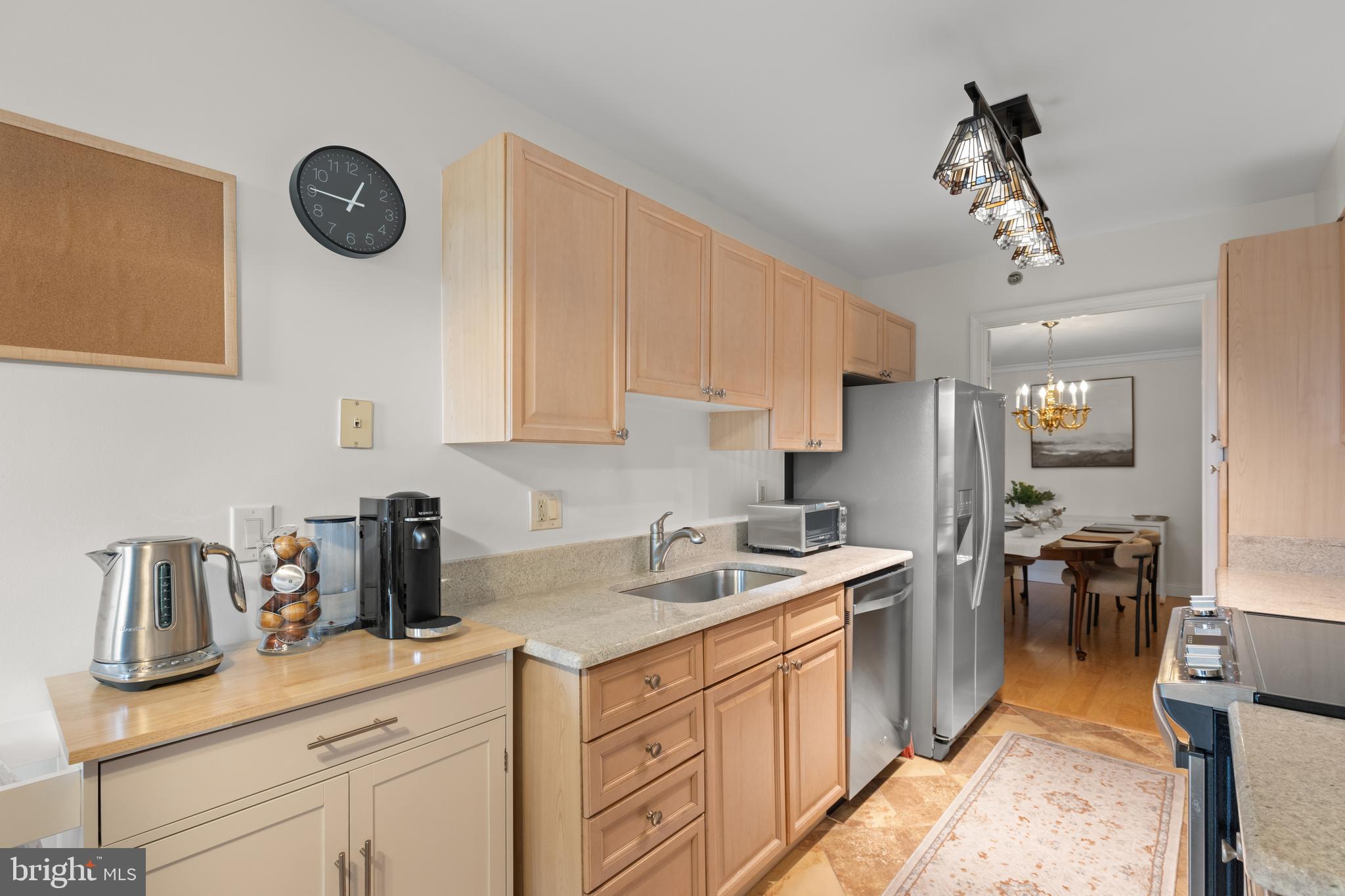 CARLYLE TOWERS CONDOMINIUM - Residential