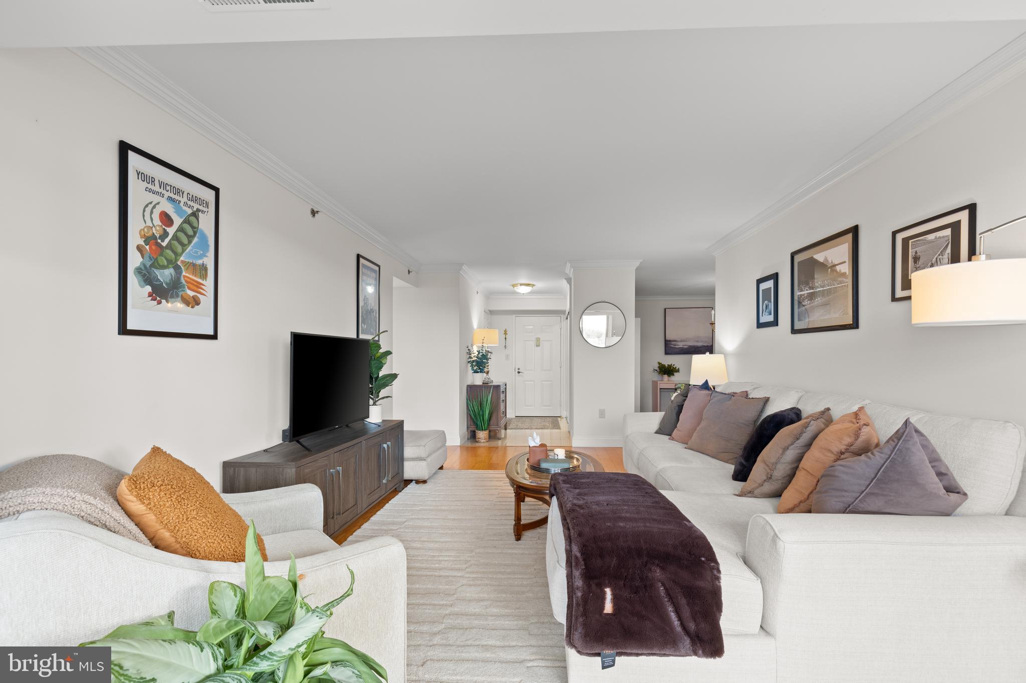 CARLYLE TOWERS CONDOMINIUM - Residential