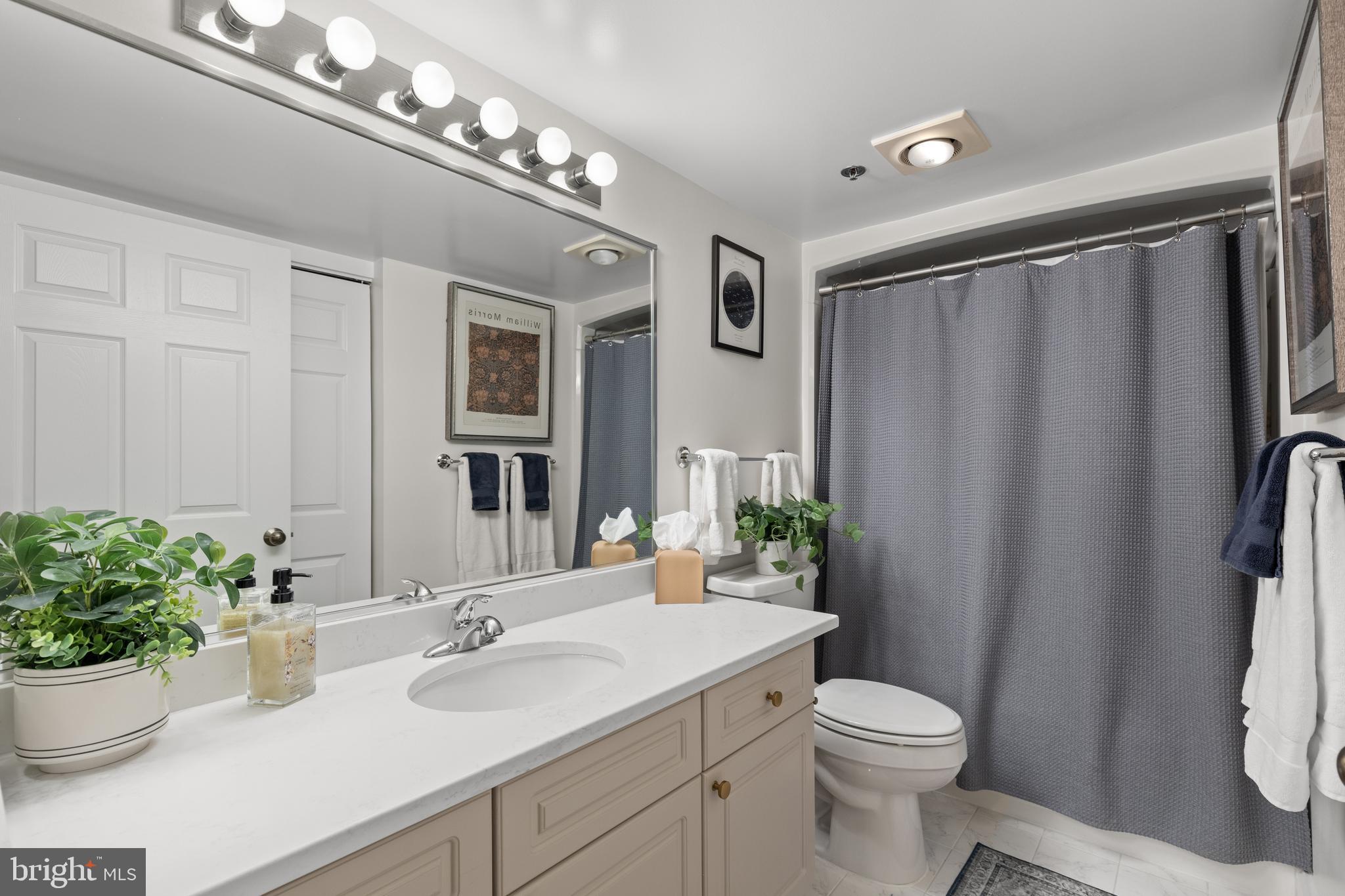 CARLYLE TOWERS CONDOMINIUM - Residential