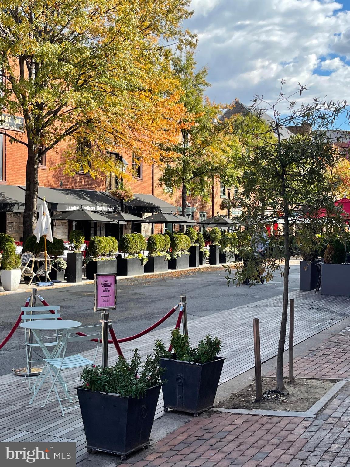 CARLYLE TOWERS CONDOMINIUM - Residential