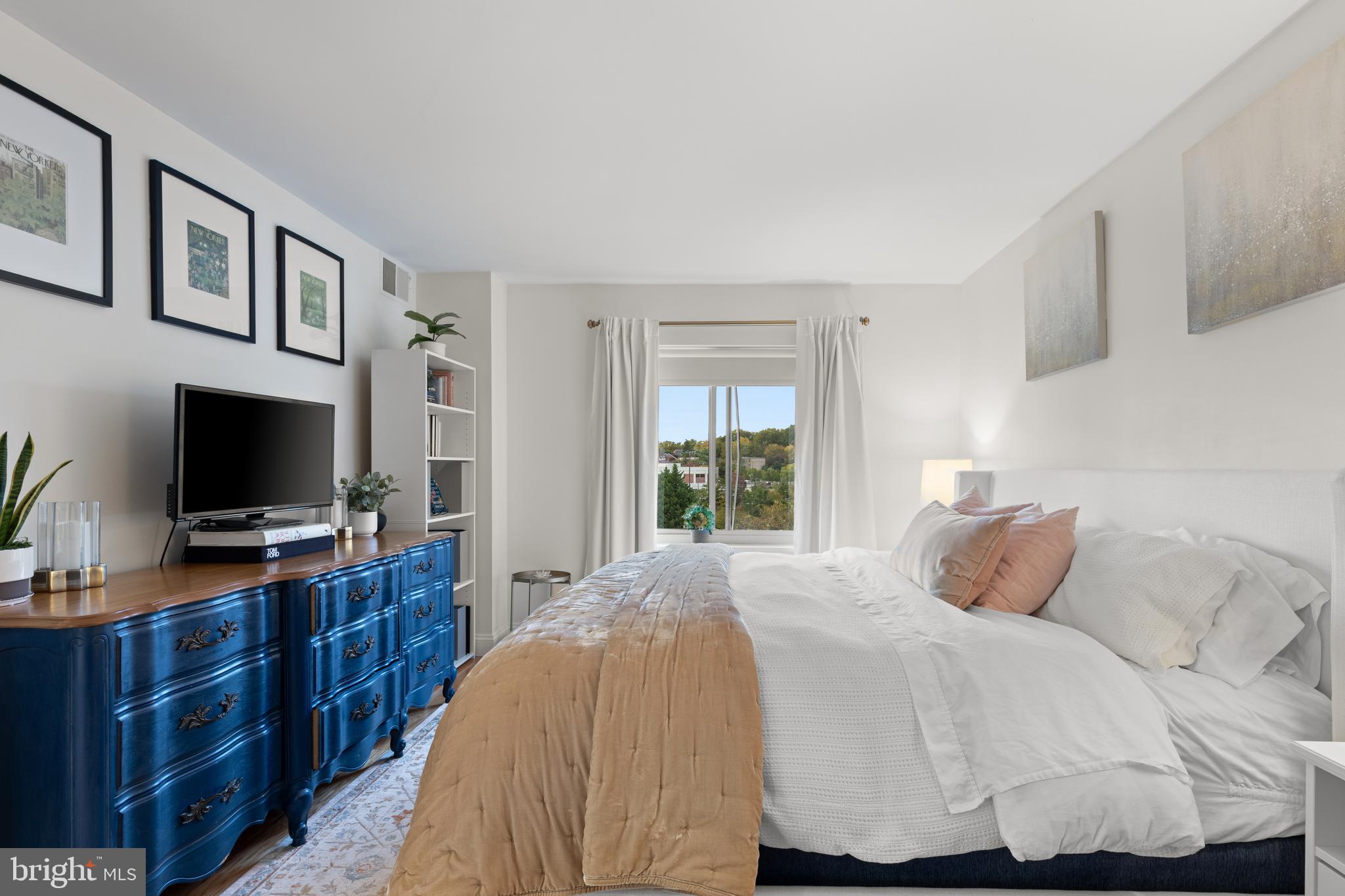 CARLYLE TOWERS CONDOMINIUM - Residential