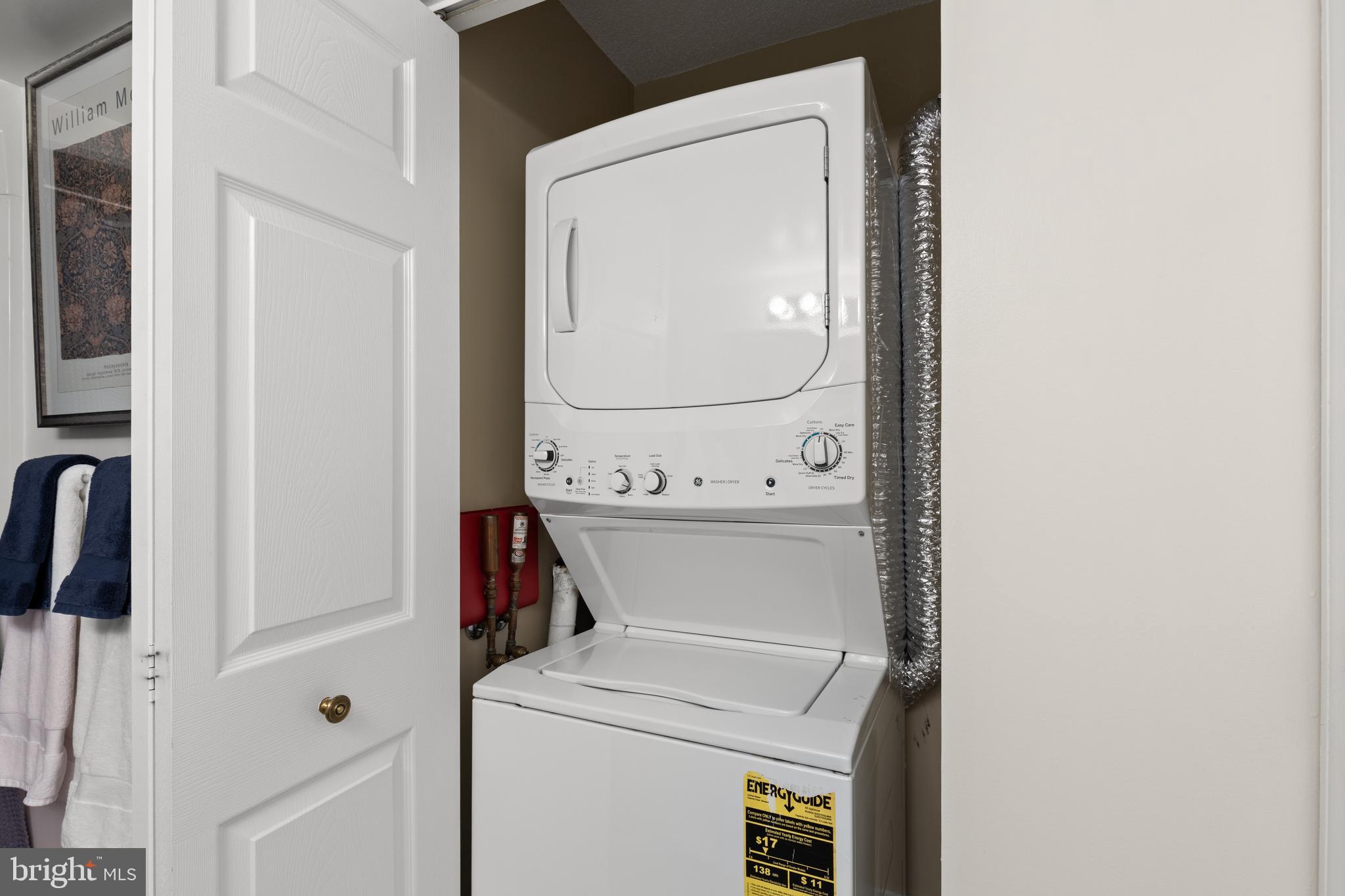 CARLYLE TOWERS CONDOMINIUM - Residential