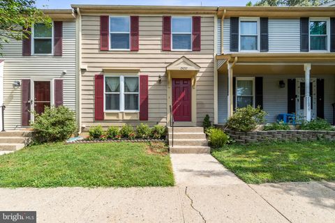 Photo of 15057 Mill Spring Drive, DUMFRIES, VA 22025 (MLS # VAPW2112734)