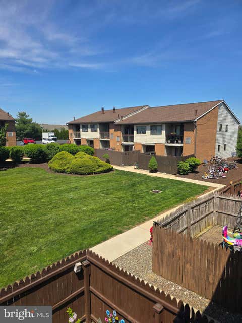 Condo For Sale - 147 Lancaster Estate<br/> Lancaster County, MOUNT JOY, PA 17552
