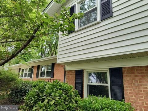 Photo of 6530 Ashlawn Court, SPRINGFIELD, VA 22150 (MLS # VAFX2308062)